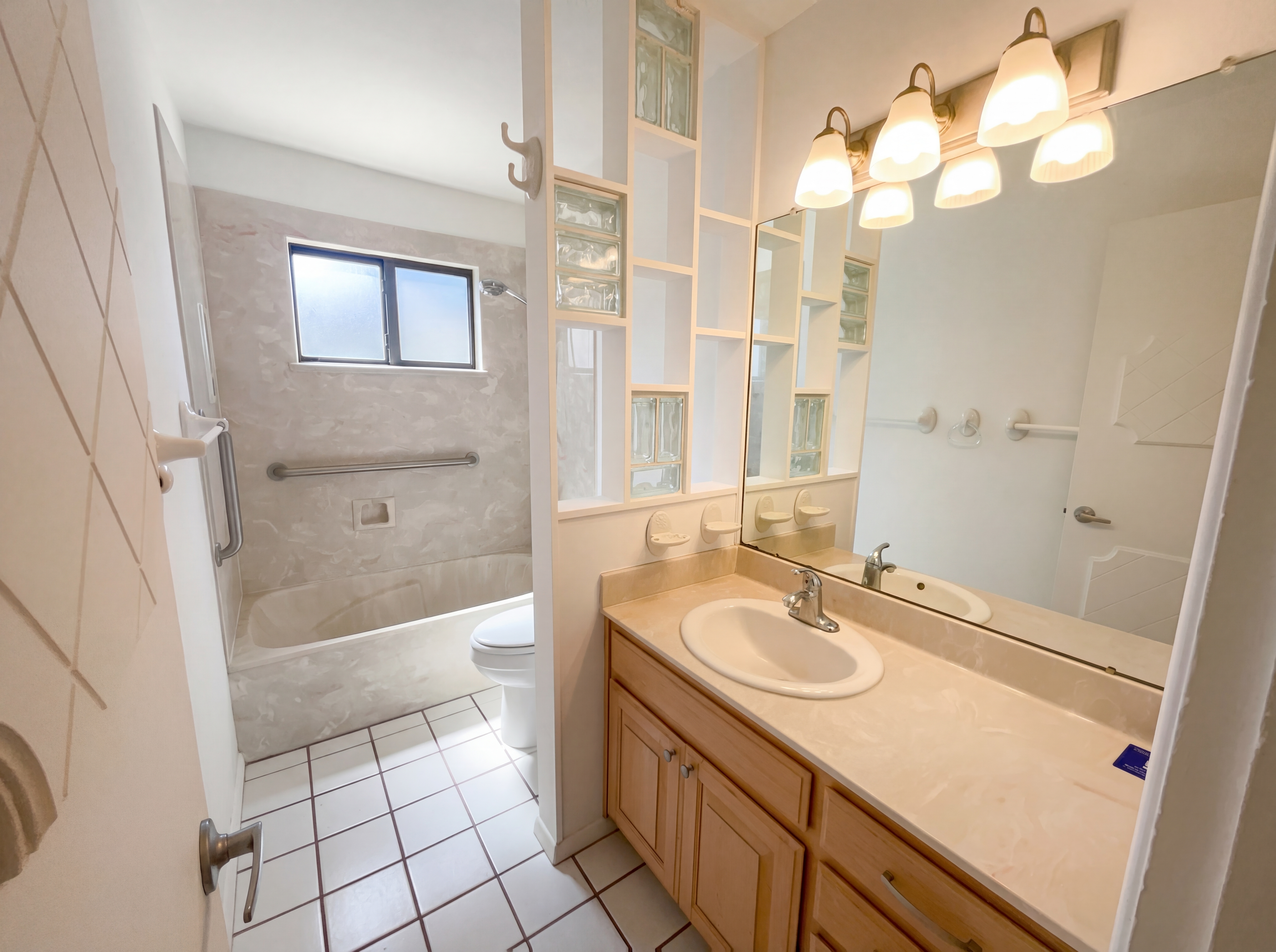 Photo 6 of 18 of 3336 Betts Dr NE, Albuquerque, NM