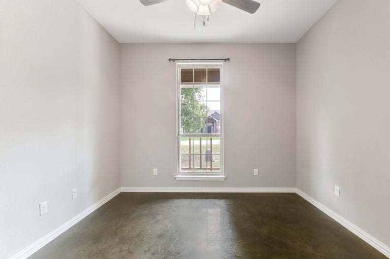 Photo 21 of 25 - 5655 Gebron Ct, Fort Worth, TX 76126