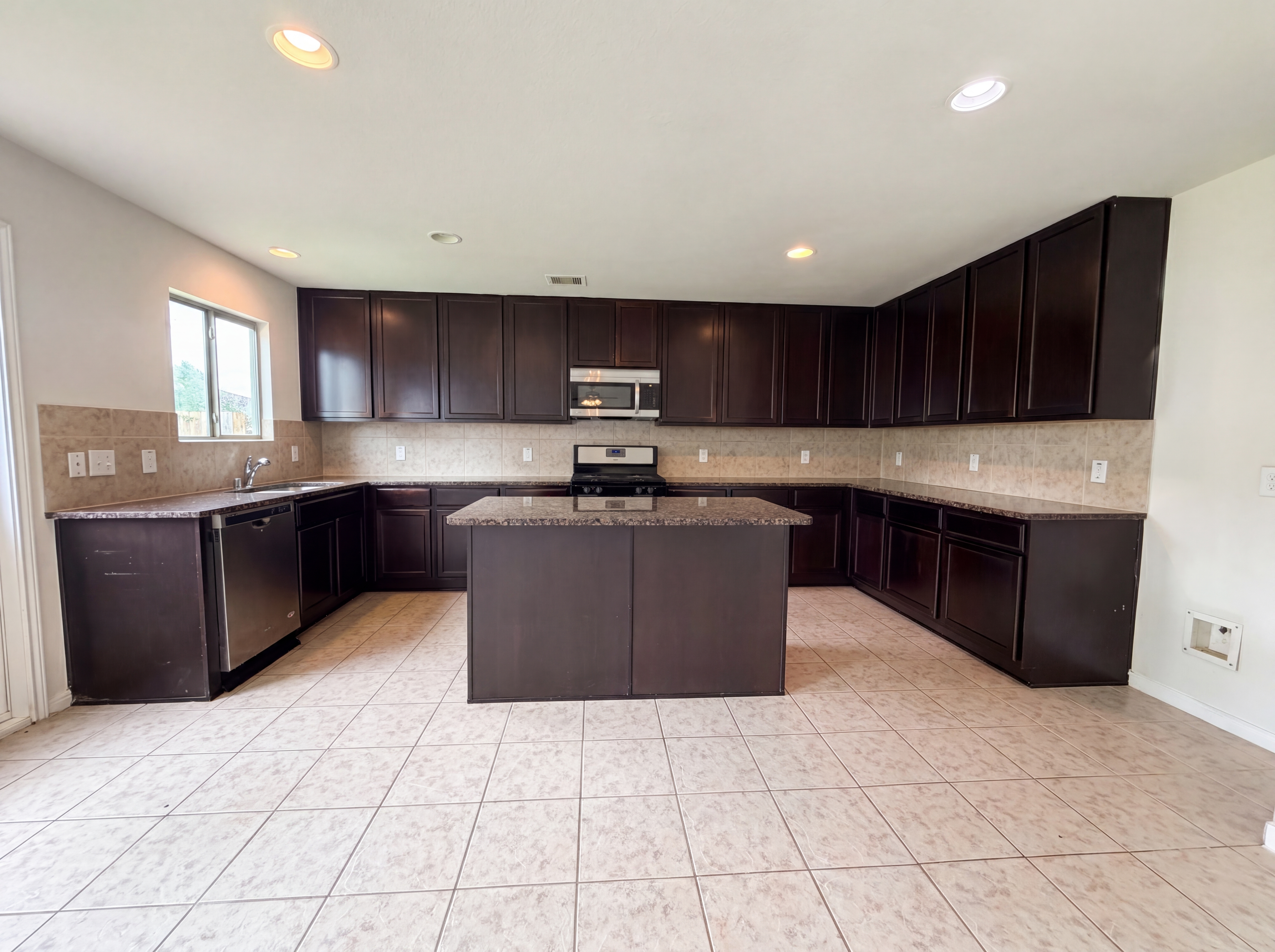Photo 2 of 20 of 847 Canyon Hill Ln, Rosenberg, TX