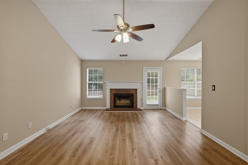Property photo 3 of 1014 Maple Leaf Rdg