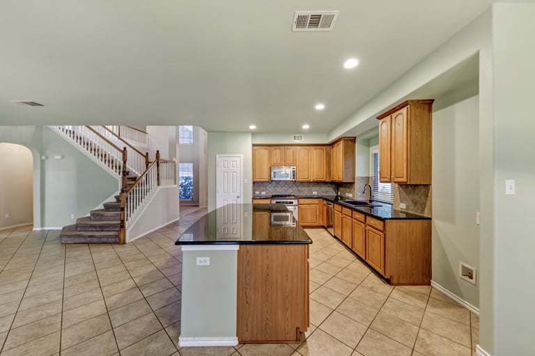 Photo 9 of 36 - 5536 Lavaca Rd, Grand Prairie, TX 75052