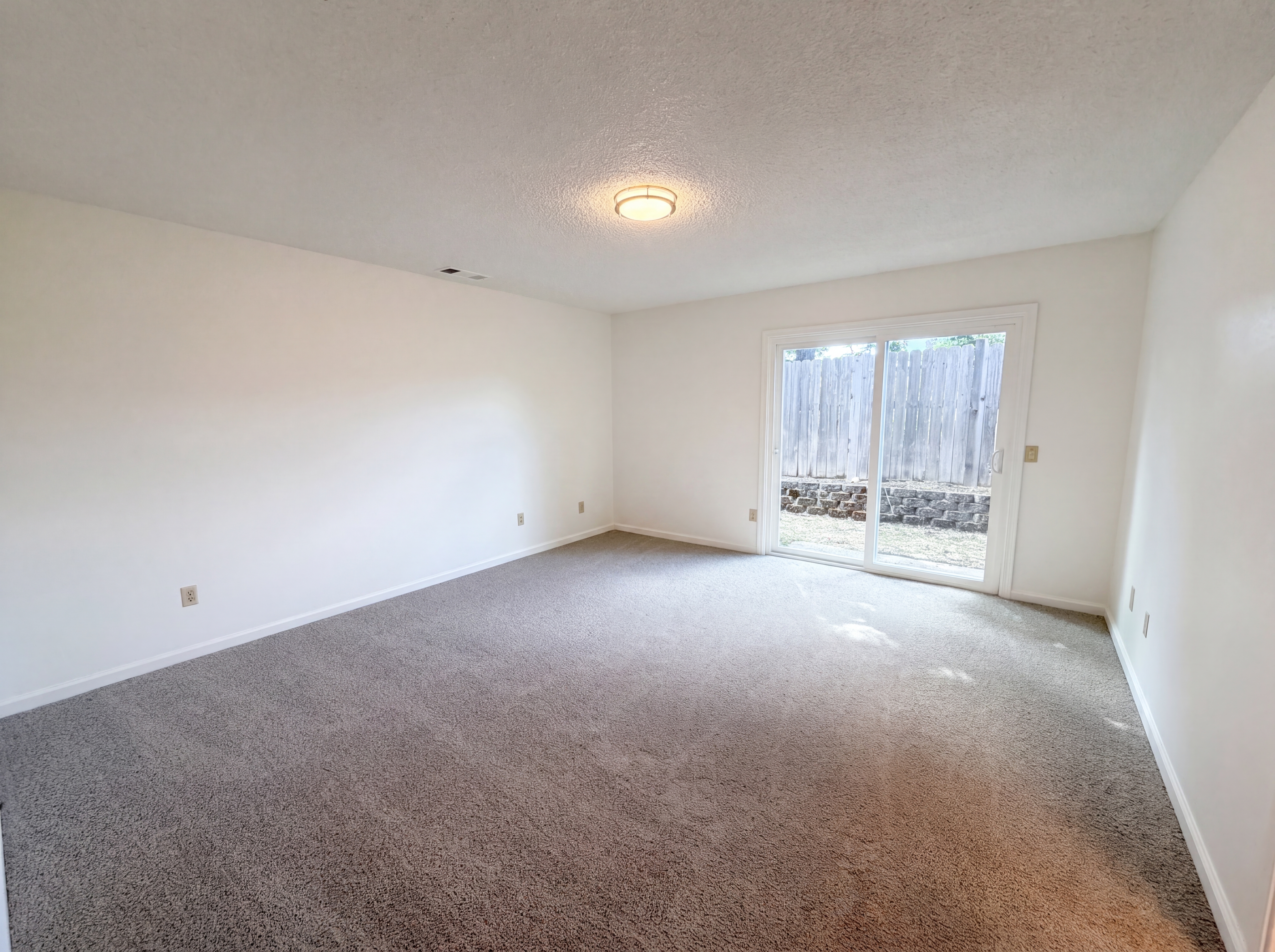 Photo 4 of 27 of 5901 Small Hill Ct, Citrus Heights, CA