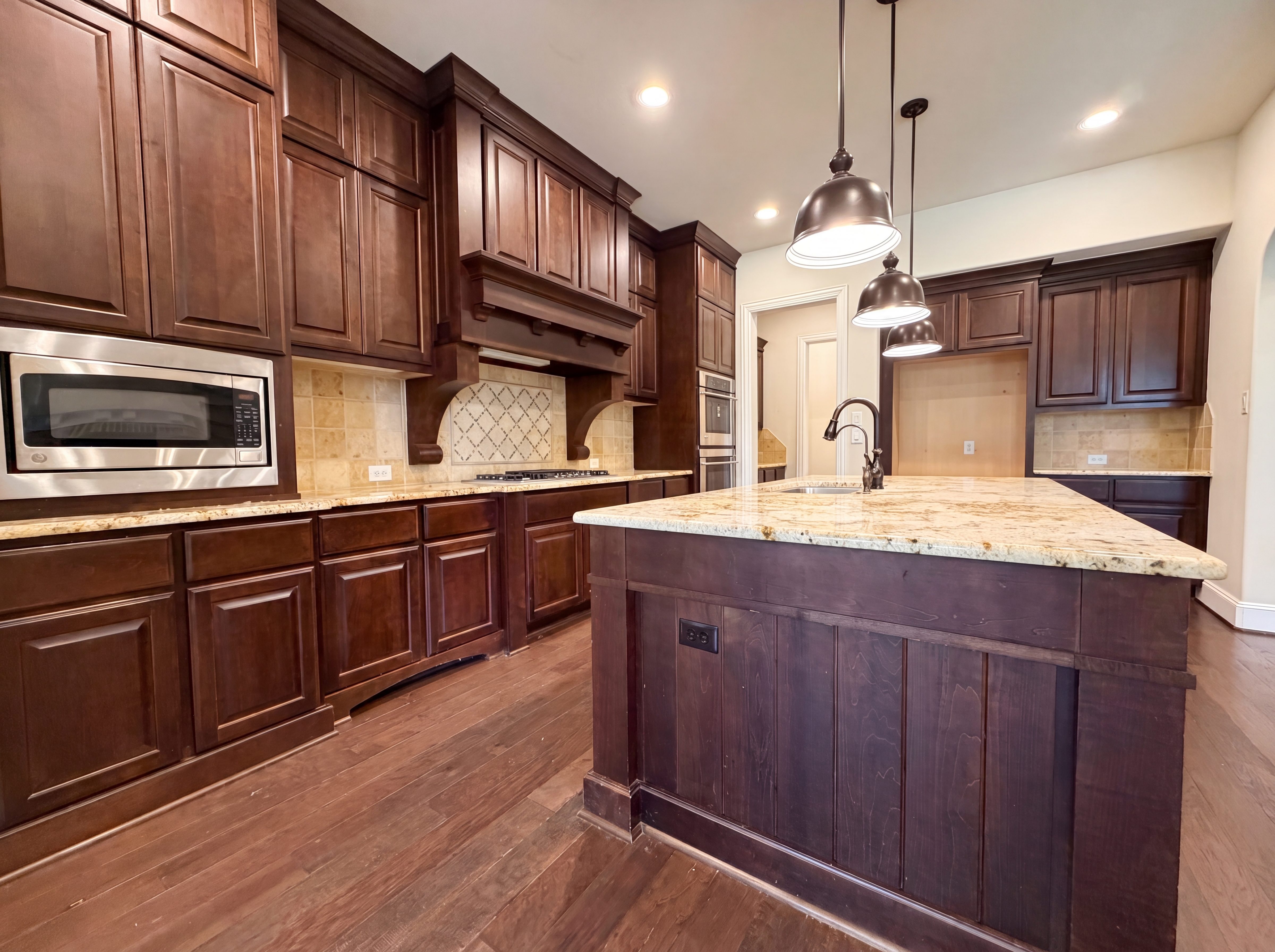 Photo 7 of 29 of 27911 Warren Park Dr, Katy, TX