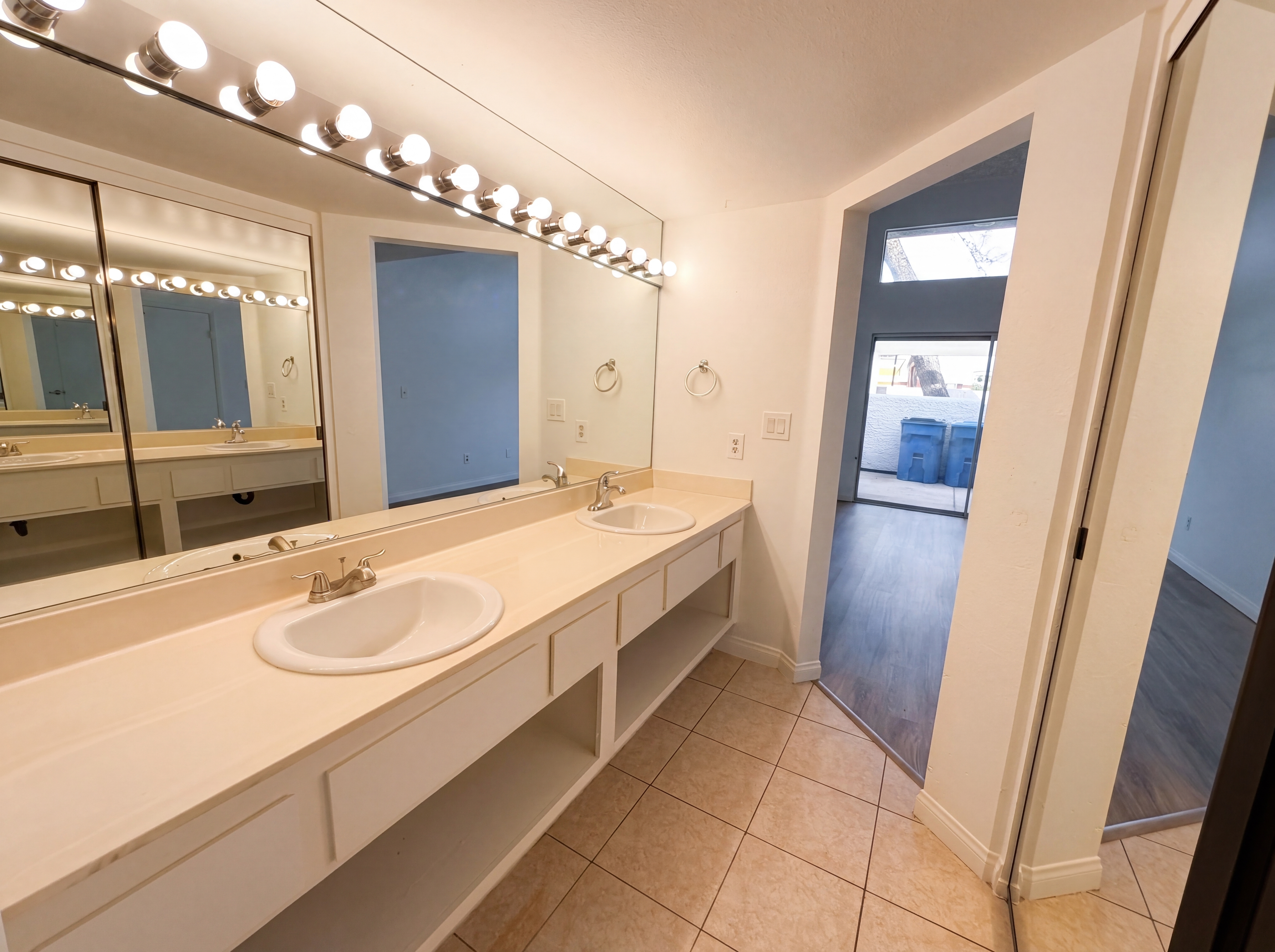 Photo 20 of 28 of 5631 Vineyard Ln, Las Vegas, NV