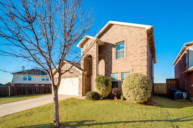 Photo 7 of 27 - 1401 Waterford Dr, Little Elm, TX 75068