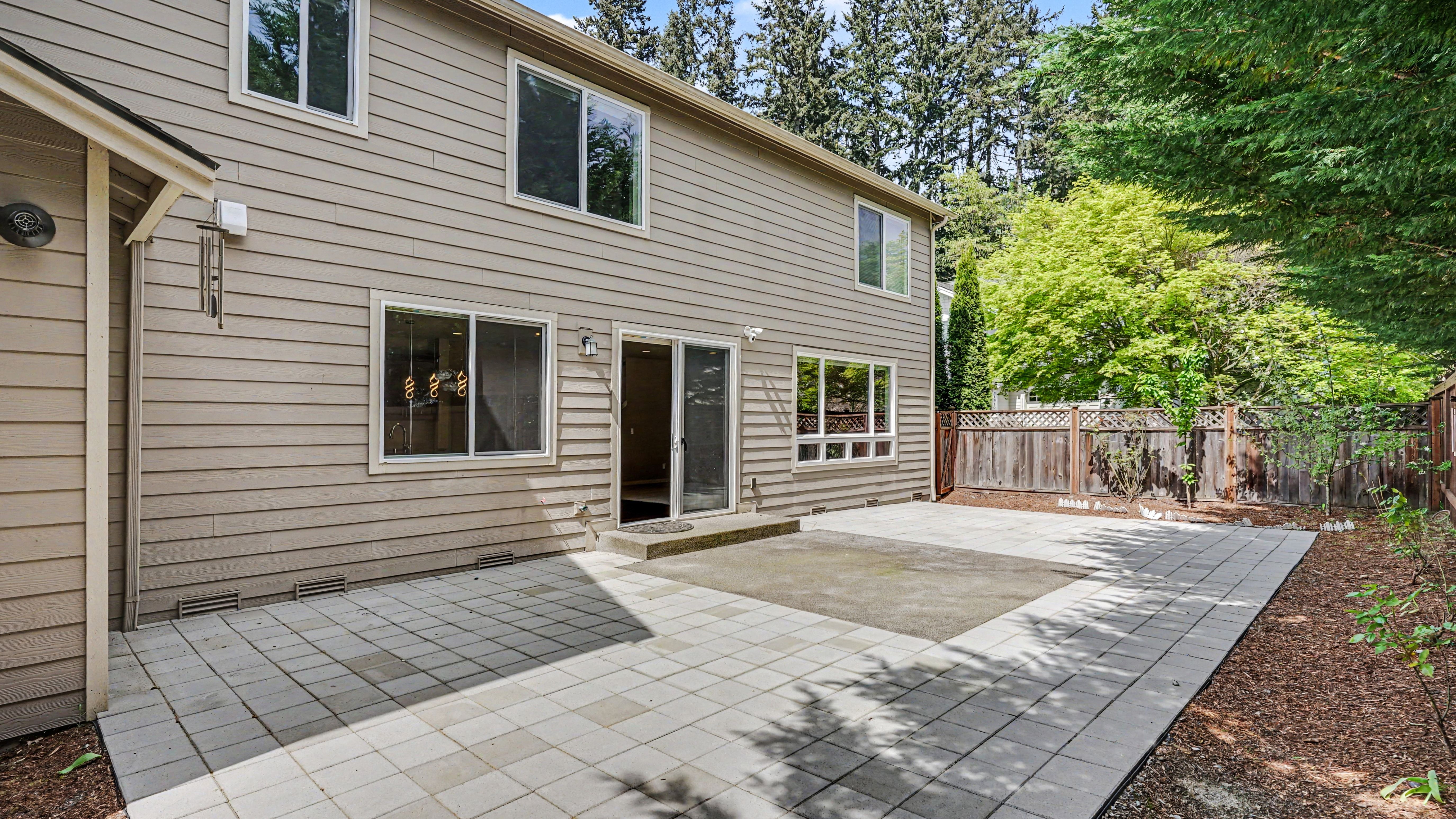 Photo 5 of 19 of 21923 37th Ave SE, Bothell, WA