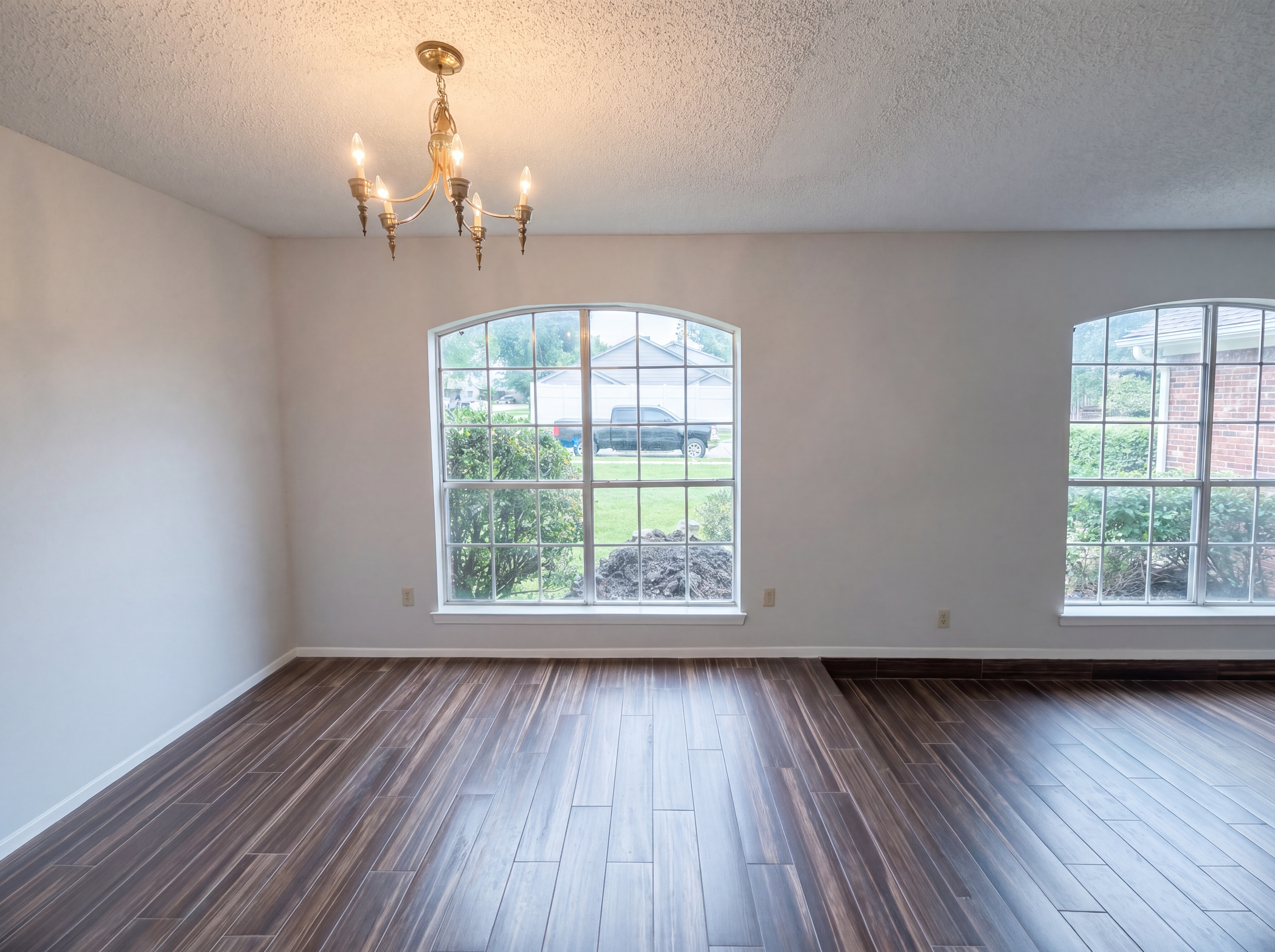 Photo 6 of 28 of 3701 Westminster Dr, Carrollton, TX