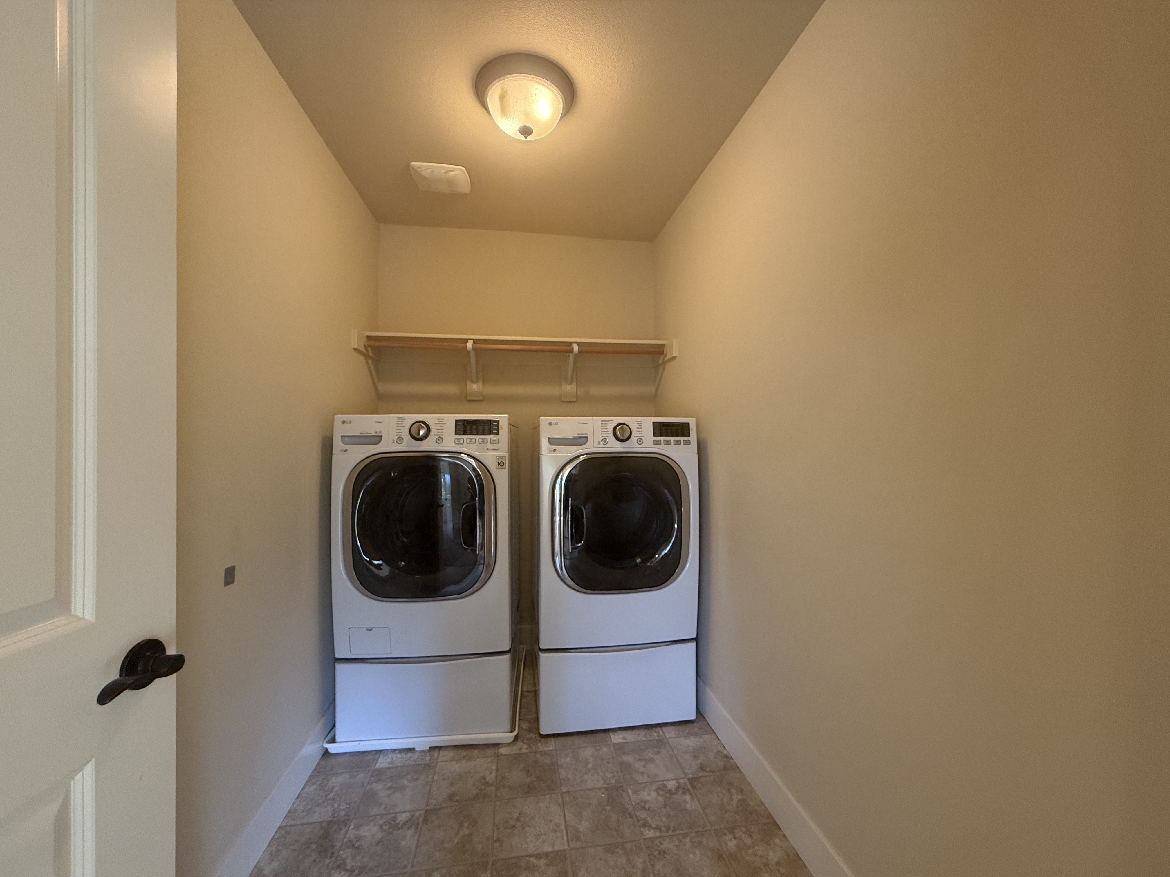 Photo 19 of 25 of 410 NE 76th Ave, Hillsboro, OR