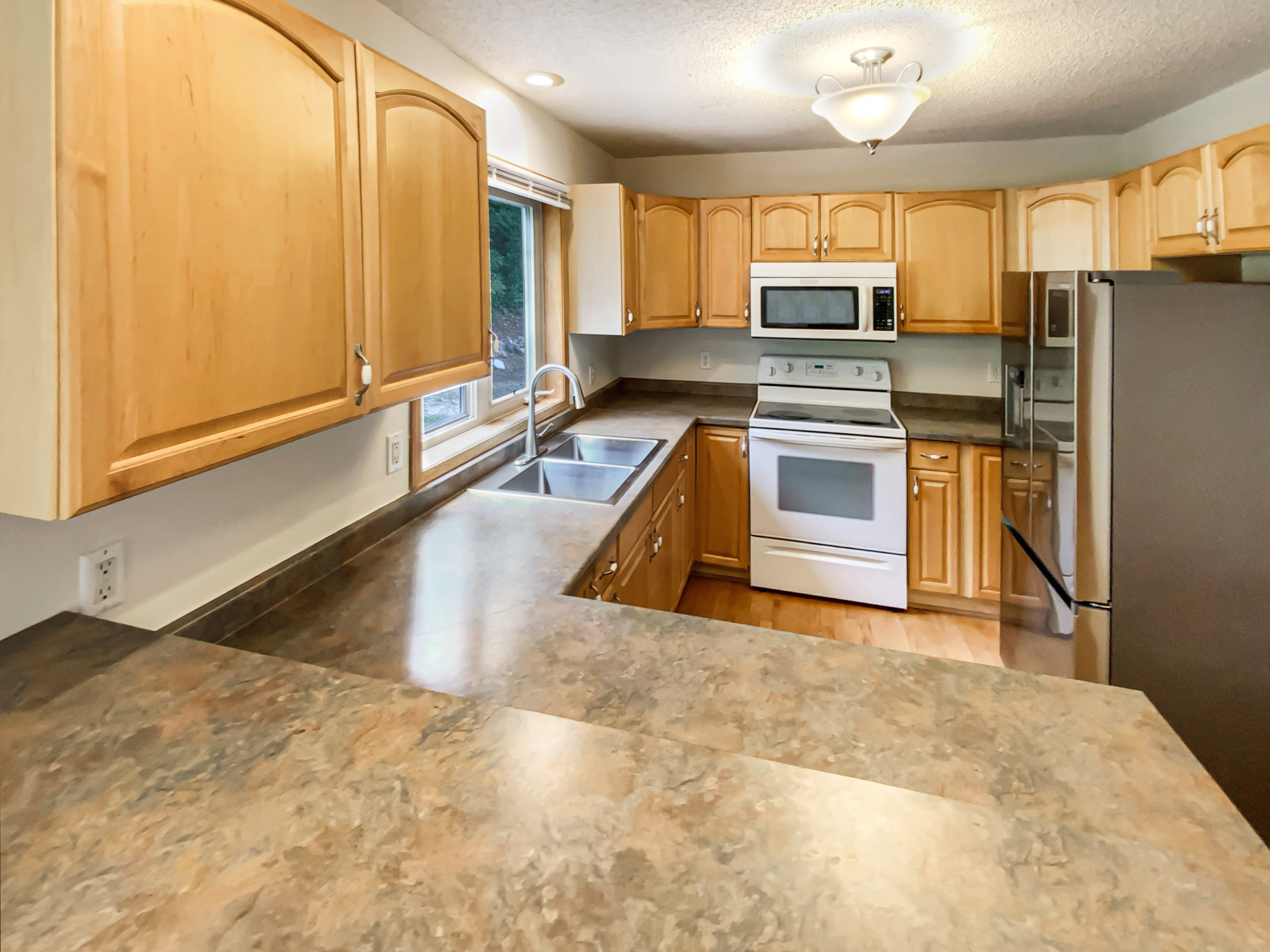 Photo 6 of 23 of 3017 Rainier Ct, Burnsville, MN