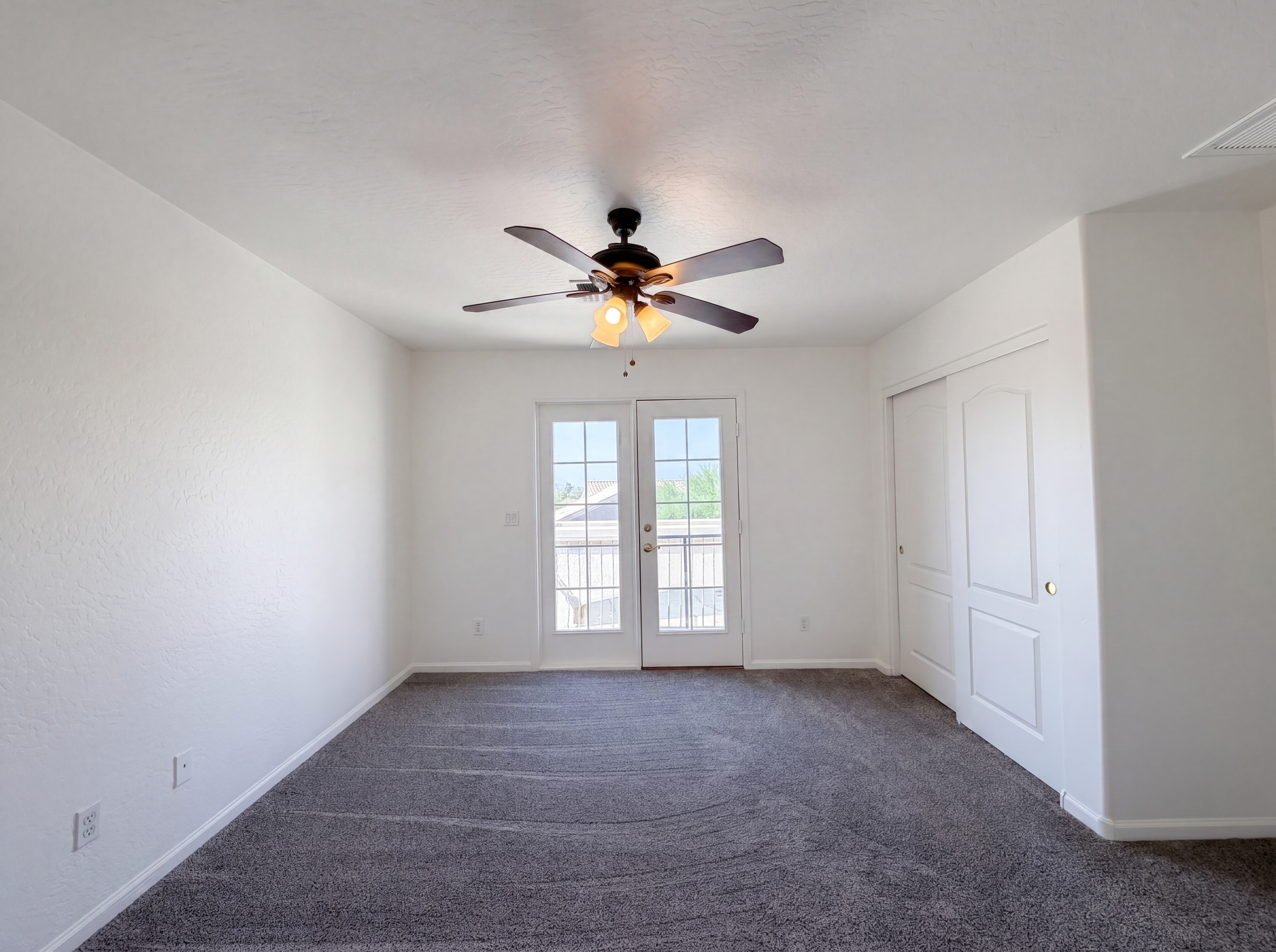 Photo 4 of 26 of 1519 E Desert Ln, Phoenix, AZ