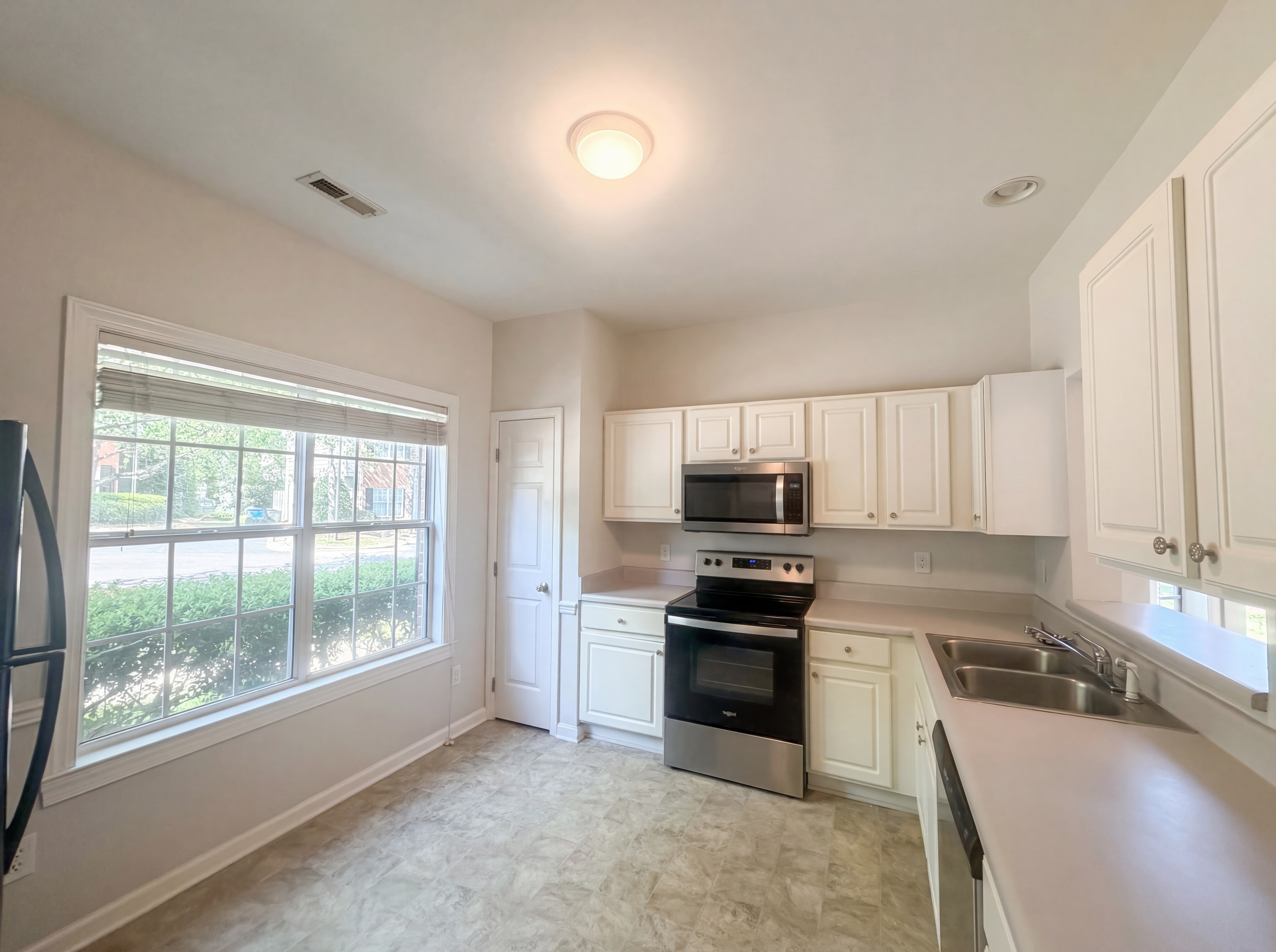 Photo 2 of 16 of 4321 Pine Springs Ct, Raleigh, NC