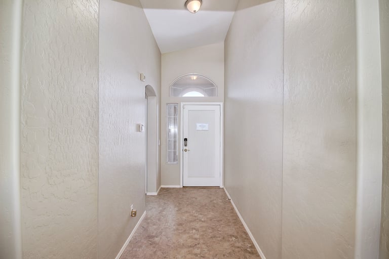 Photo 3 of 26 - 880 N Kingston St, Gilbert, AZ 85233