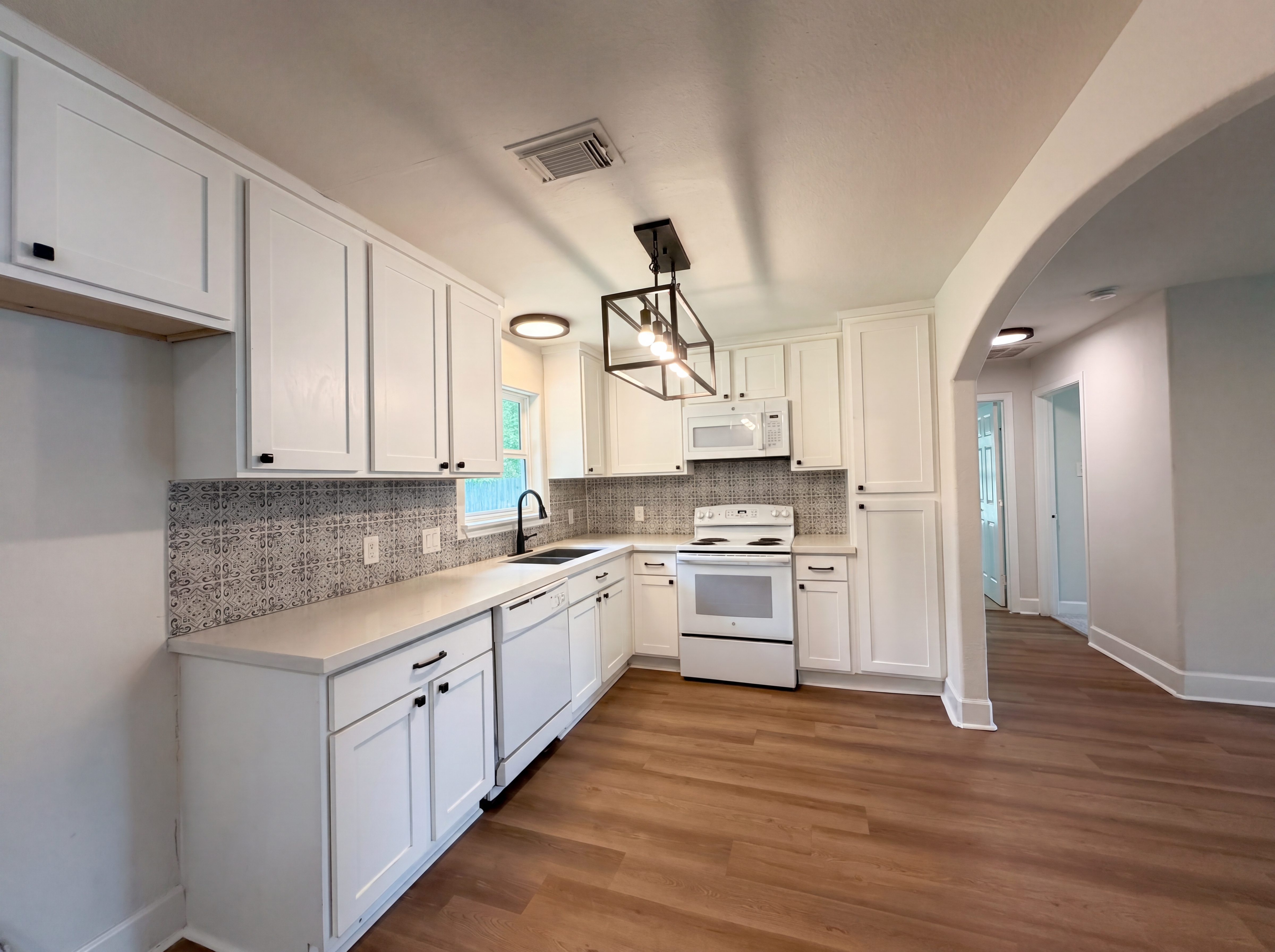 Photo 6 of 19 of 5935 Southseas St, Houston, TX