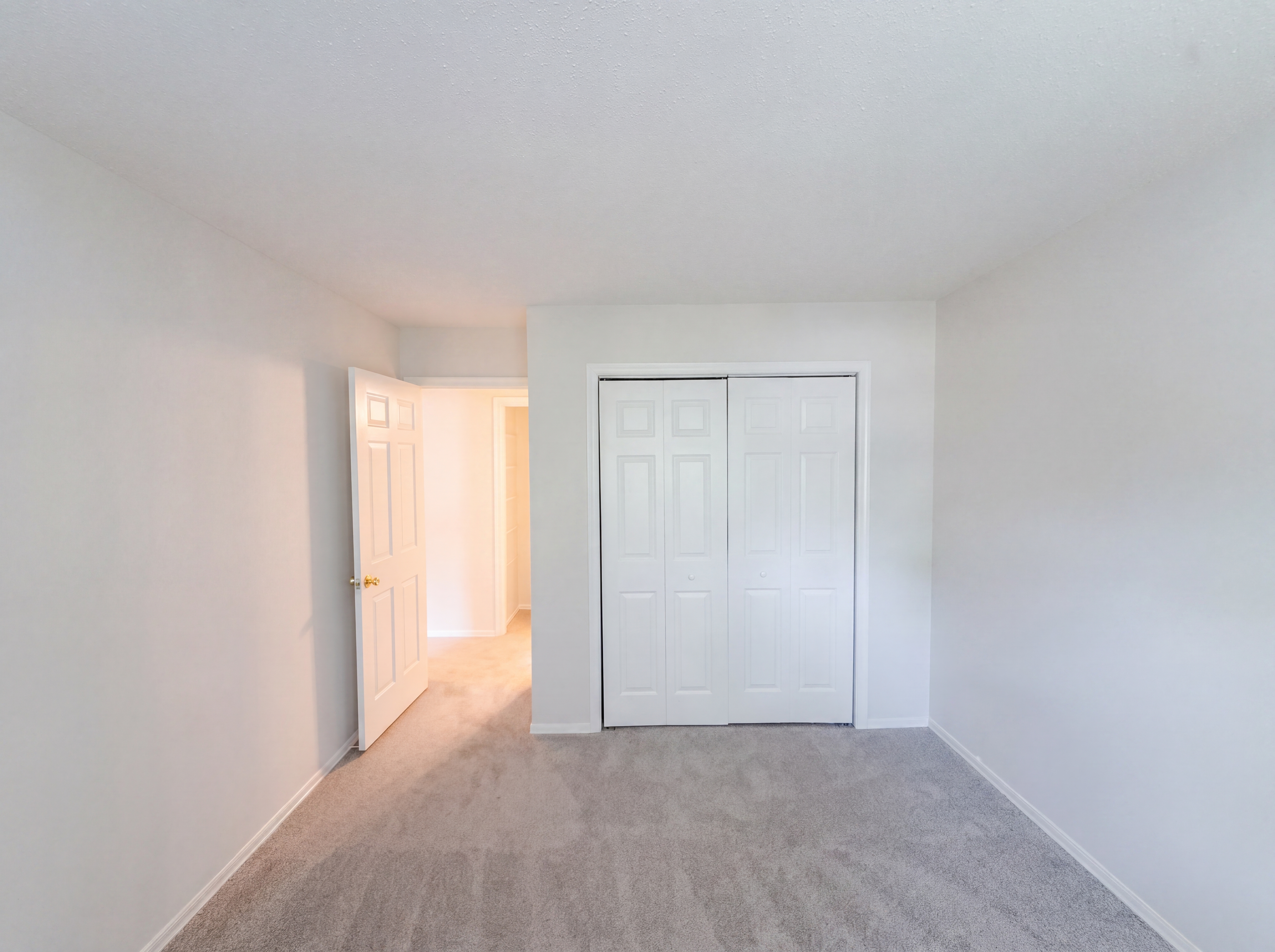 Photo 12 of 21 of 3229 Regents Park Ln, Greensboro, NC