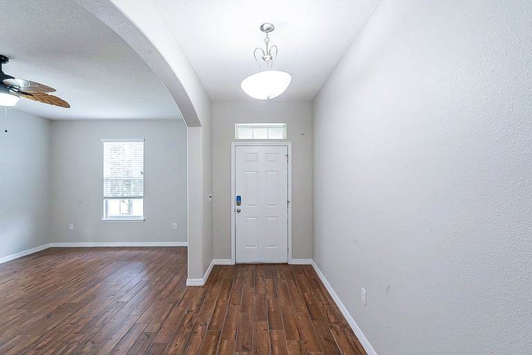 Photo 10 of 31 - 2349 Beacon Landing Cir, Orlando, FL 32824