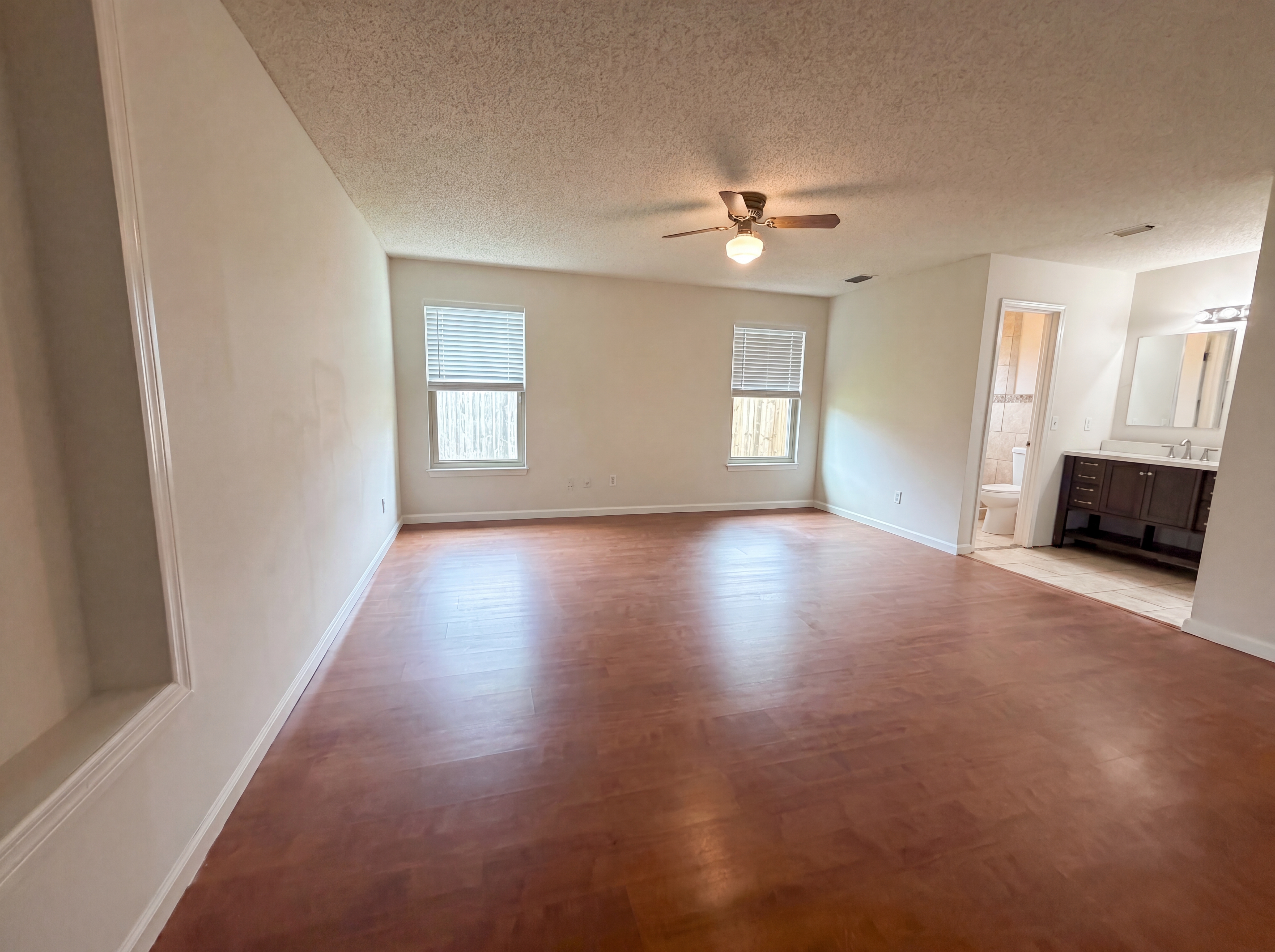 Photo 11 of 22 of 841 Chalmet Ln, Jacksonville, FL