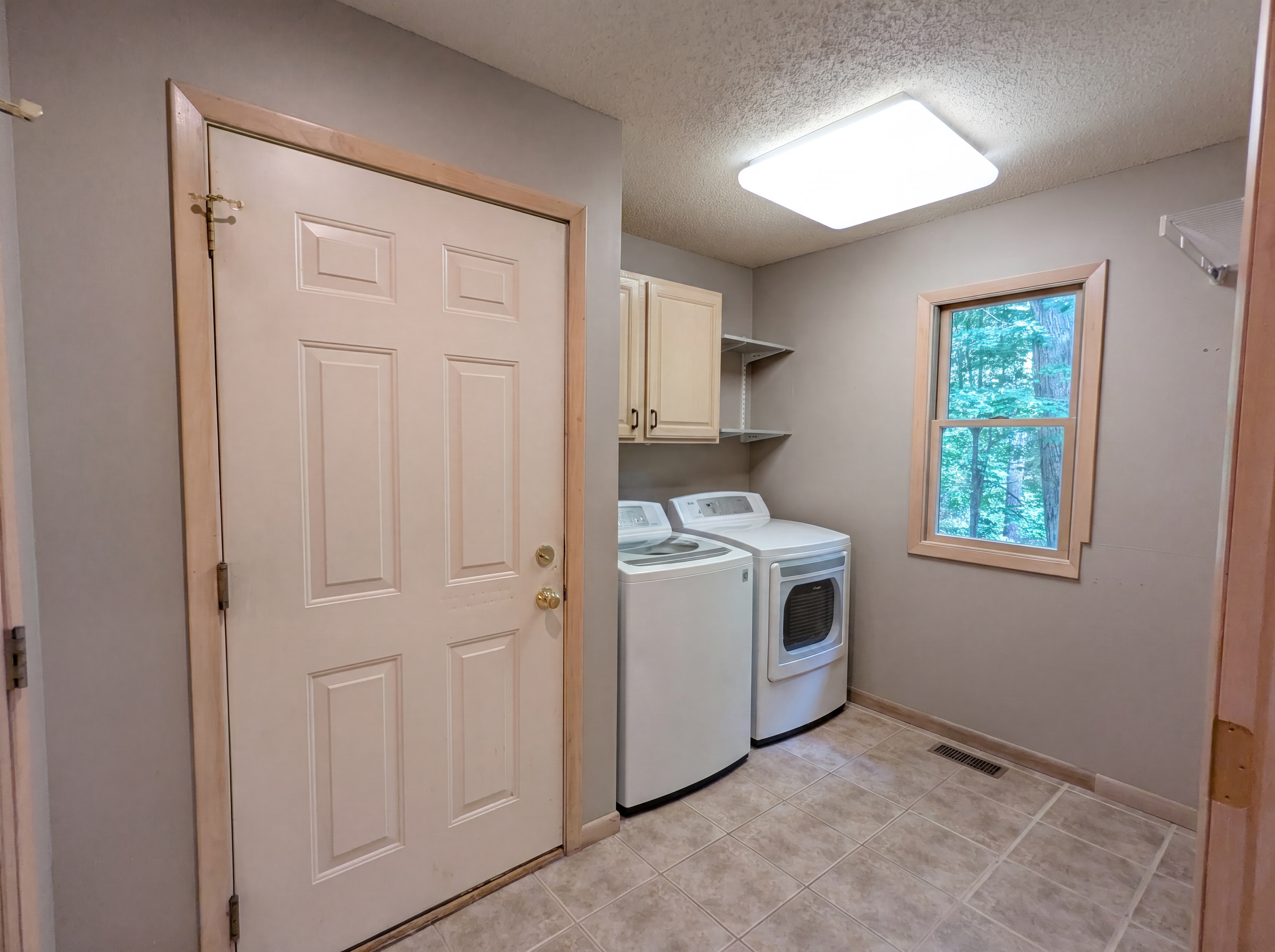 Photo 12 of 33 of 7550 James Dr, North Royalton, OH