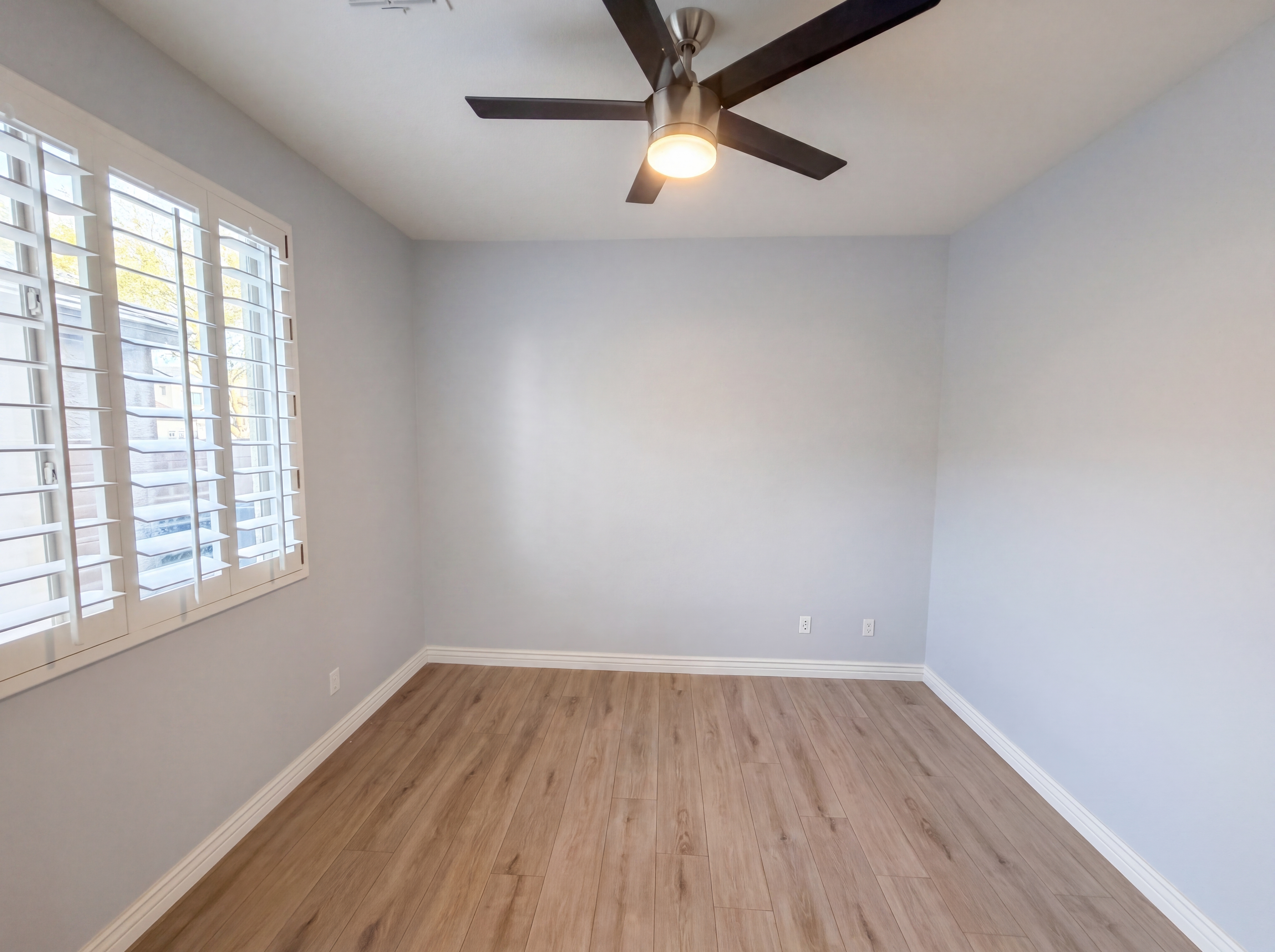 Photo 16 of 39 of 2113 W Eagle Feather Rd, Phoenix, AZ