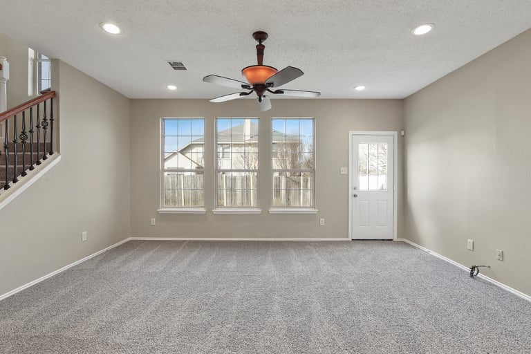 Photo 11 of 32 - 3553 Sedona Dr, Grand Prairie, TX 75052
