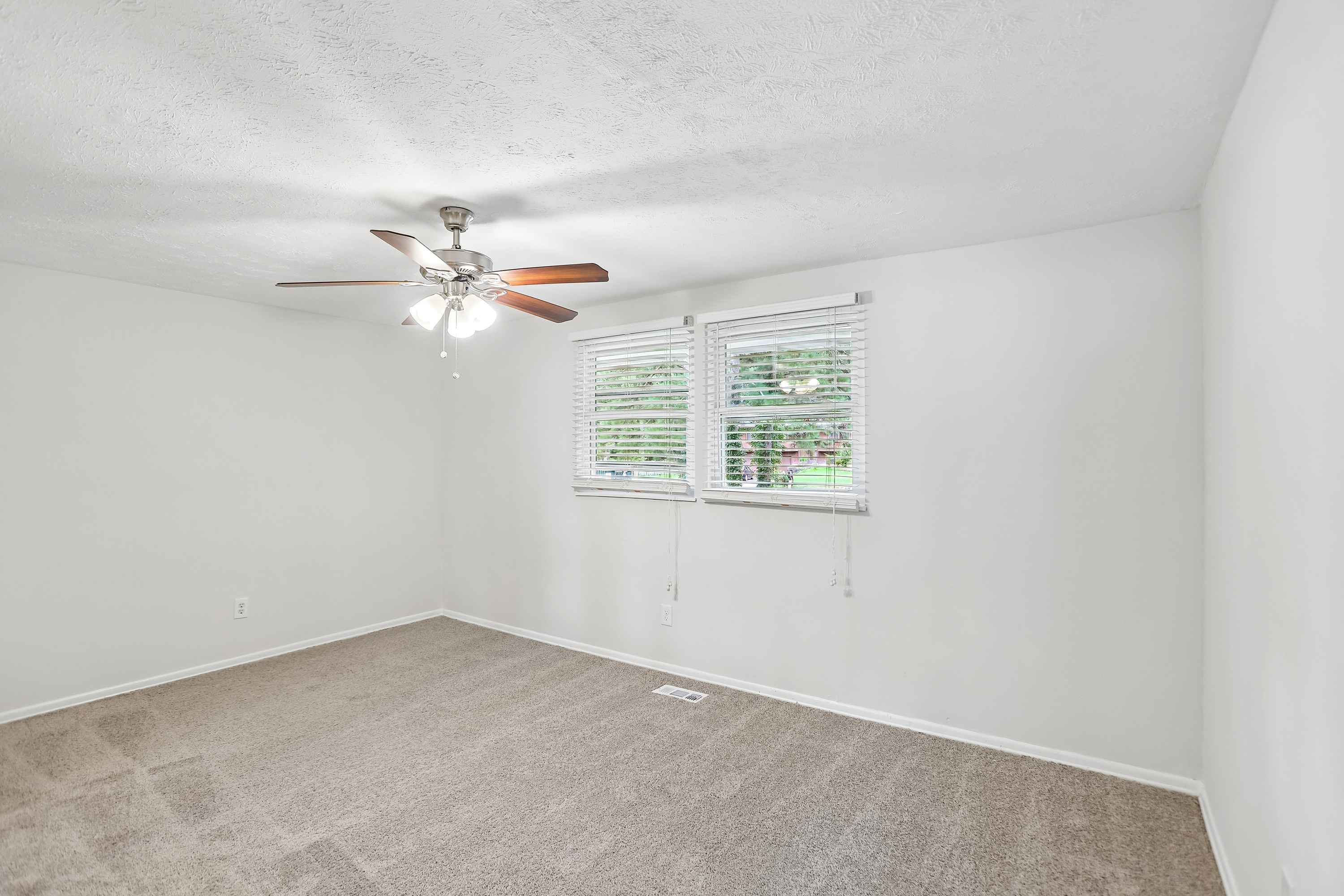 Photo 23 of 34 of 3020 Forestside Ln, Atlanta, GA