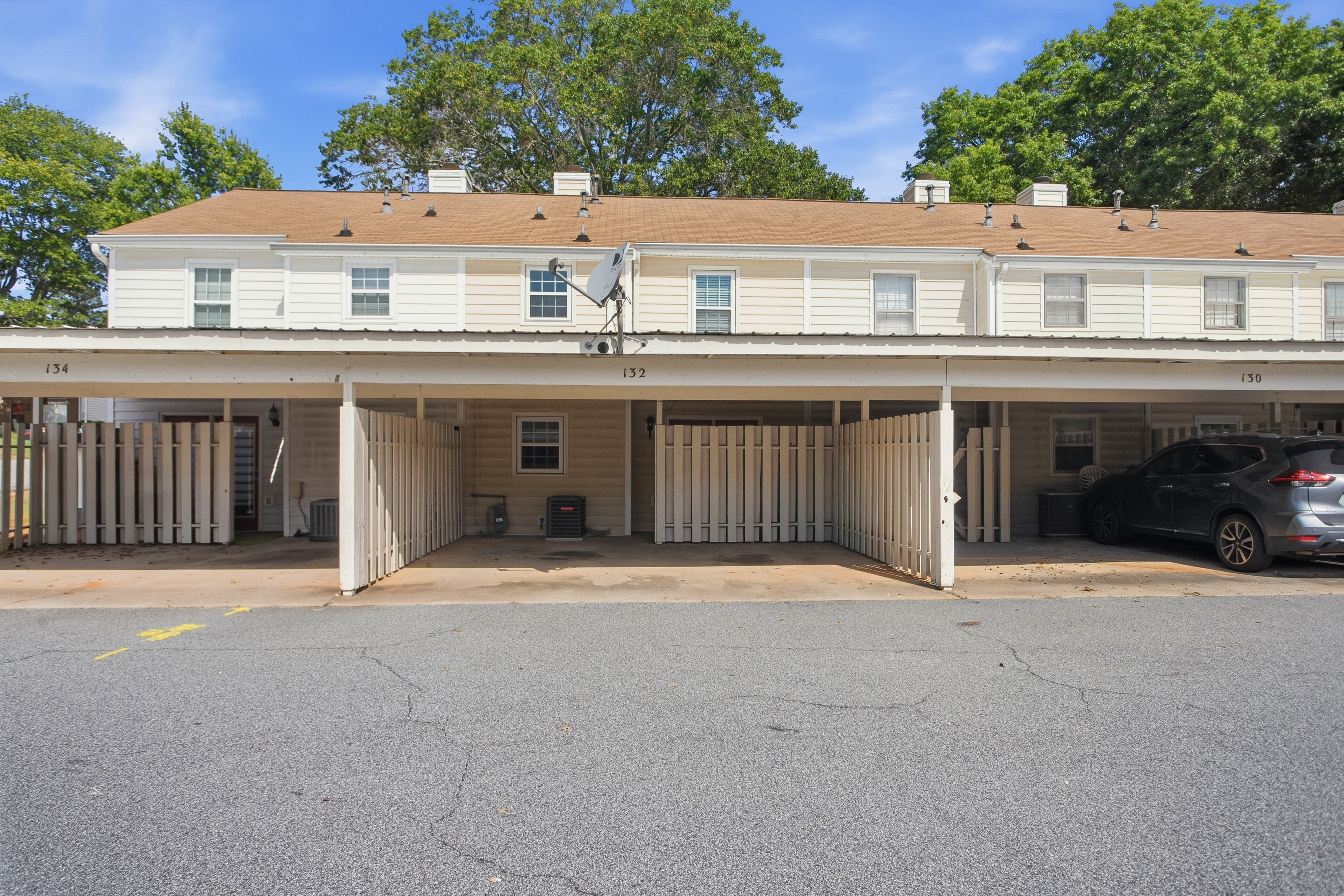 Photo 5 of 24 of 132 Old Ferry Way, Roswell, GA