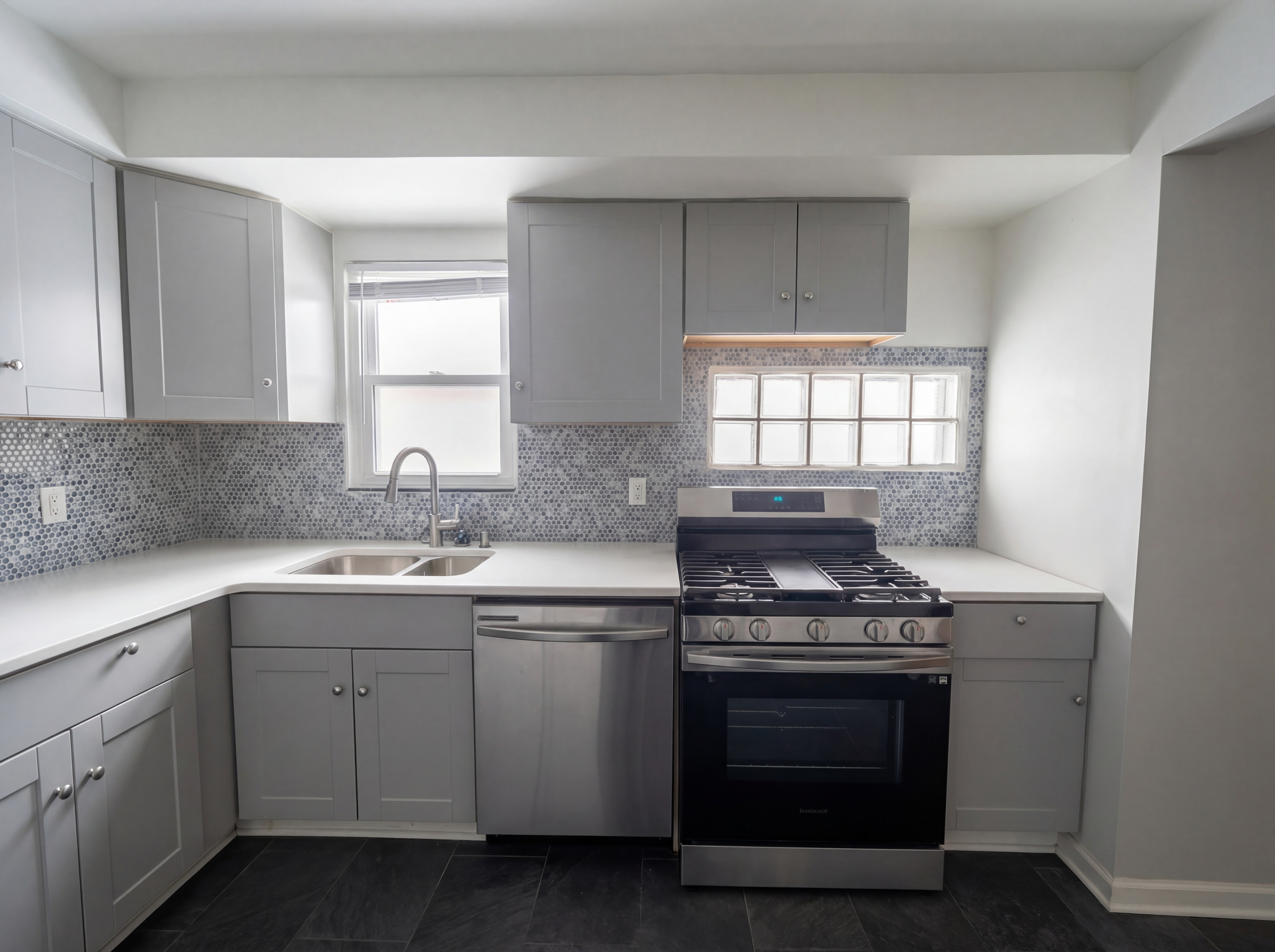 Photo 2 of 17 of 715 E 72nd Ter, Kansas City, MO