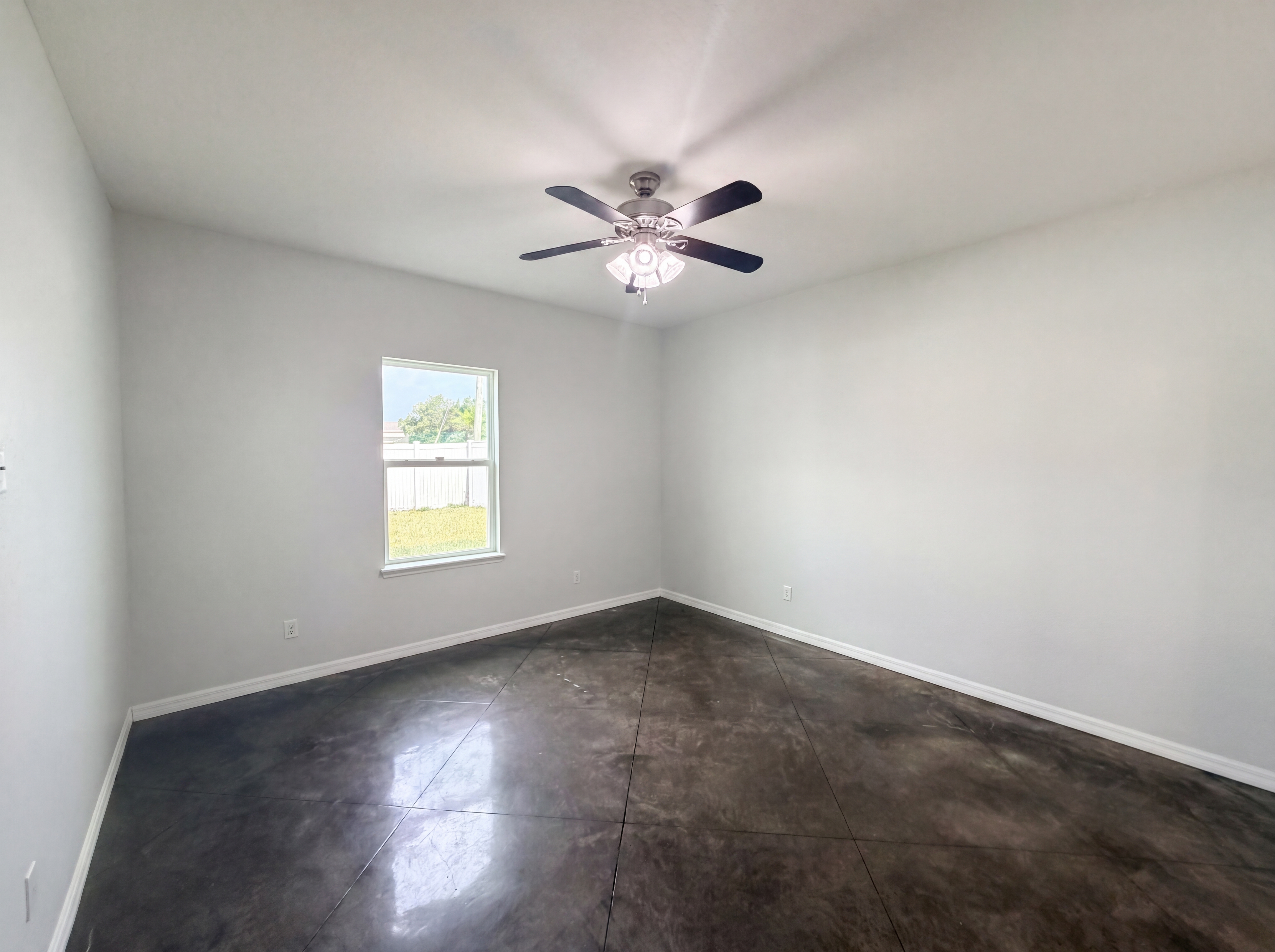 Photo 4 of 17 of 2953 Whispering Trails Dr, Winter Haven, FL