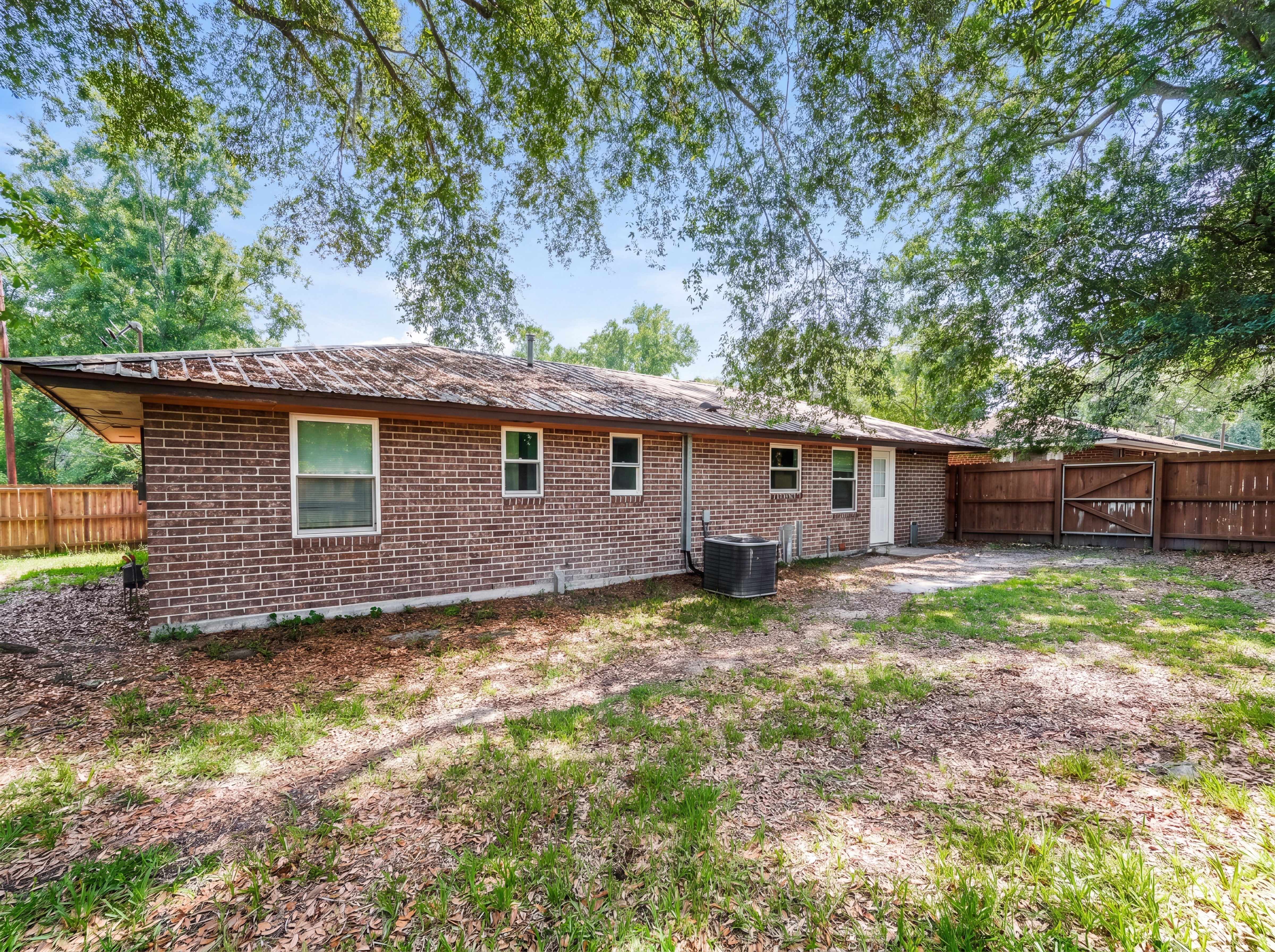 Photo 5 of 41 of 733 Sutton St, Jesup, GA