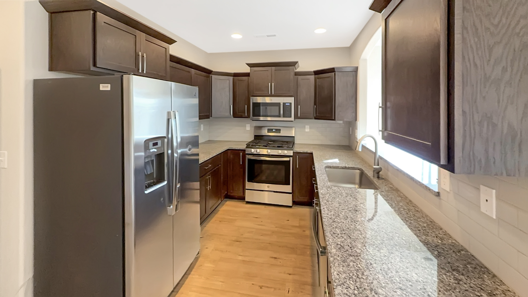 Photo 2 of 13 of 3011 NW Dogwood Ave, Redmond, OR