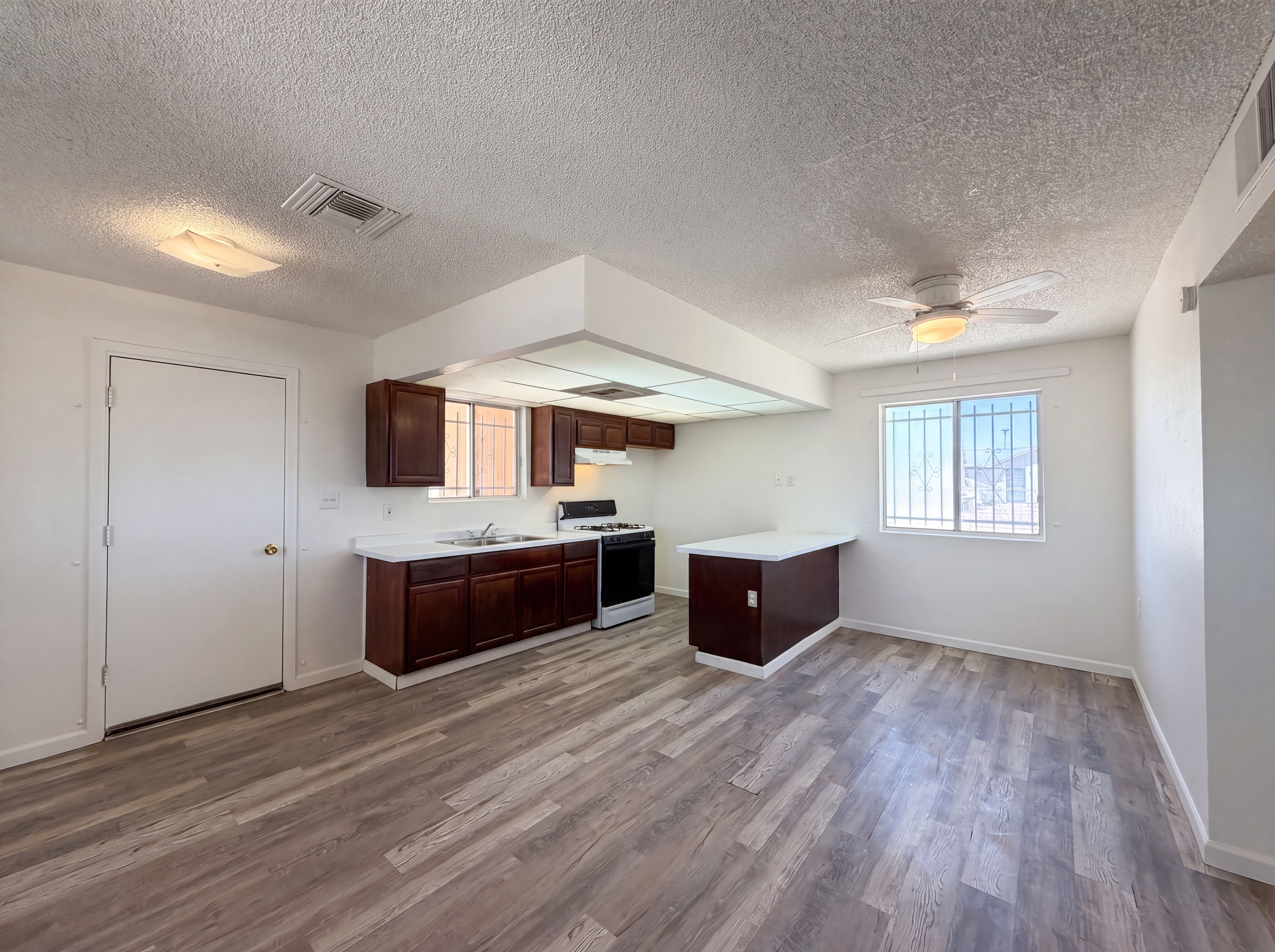Photo 2 of 17 of 4451 S 20th St, Phoenix, AZ