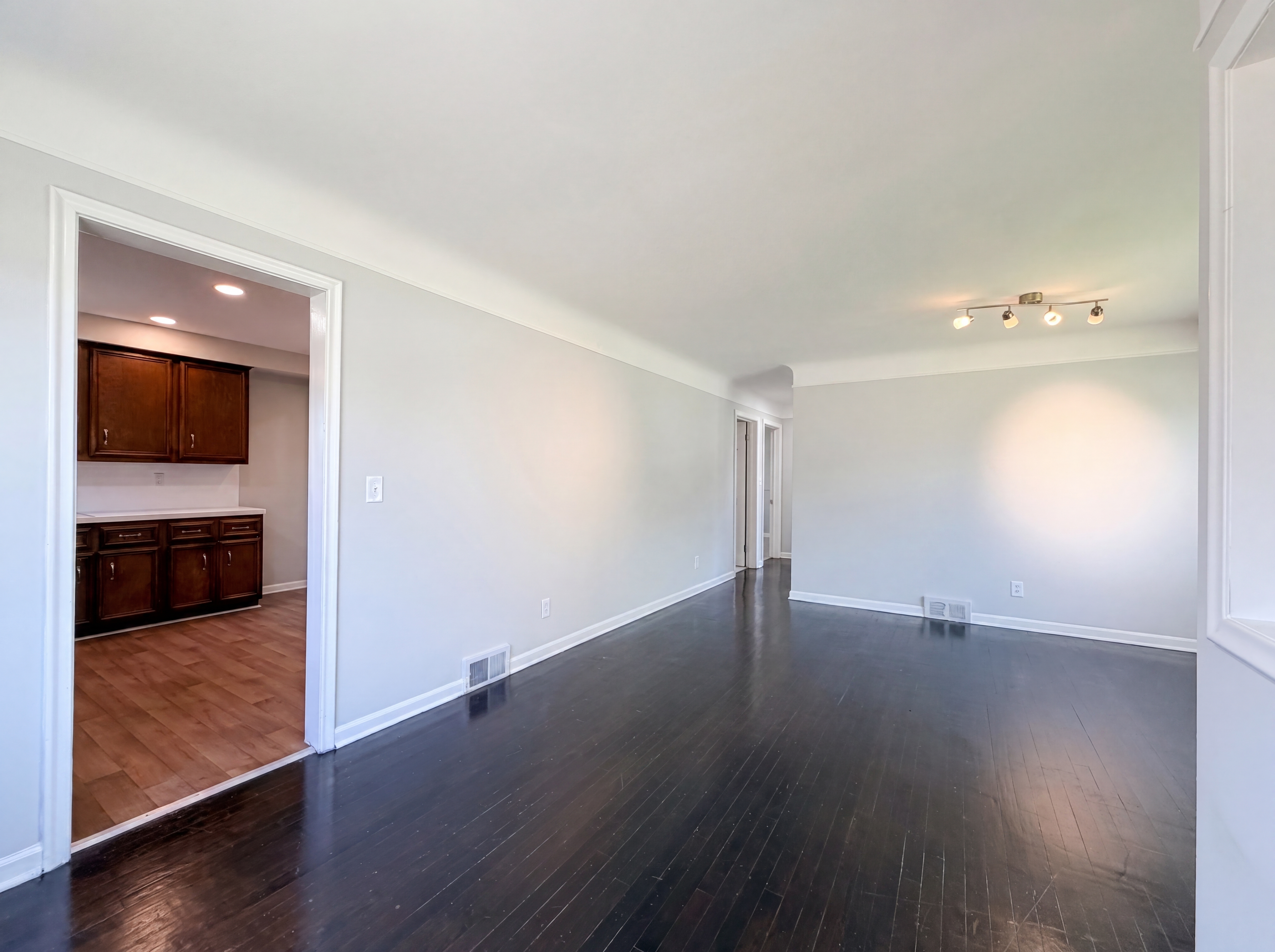 Photo 8 of 18 of 28832 Kaufman St, Roseville, MI