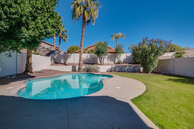 Photo 2 of 29 - 1026 E Hiddenview Dr, Phoenix, AZ 85048