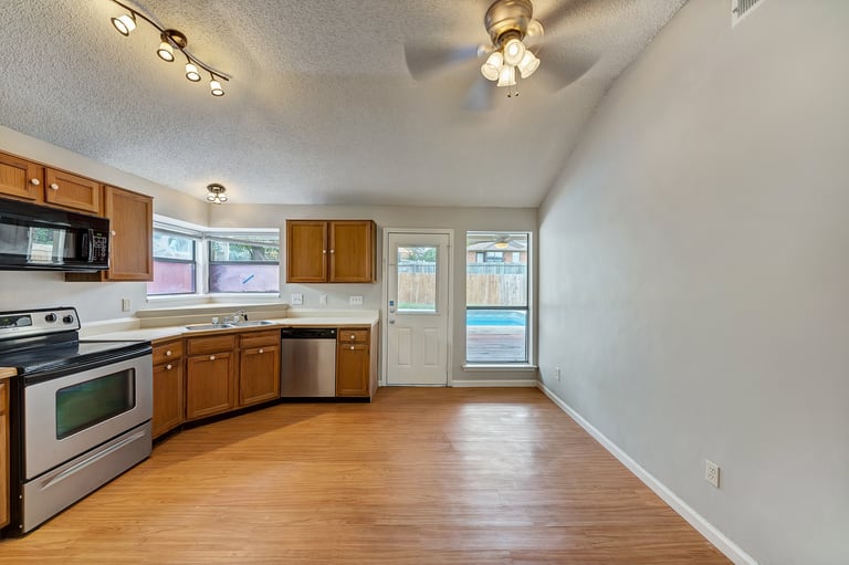 Photo 7 of 20 - 2317 Chestnut Way, Bedford, TX 76022