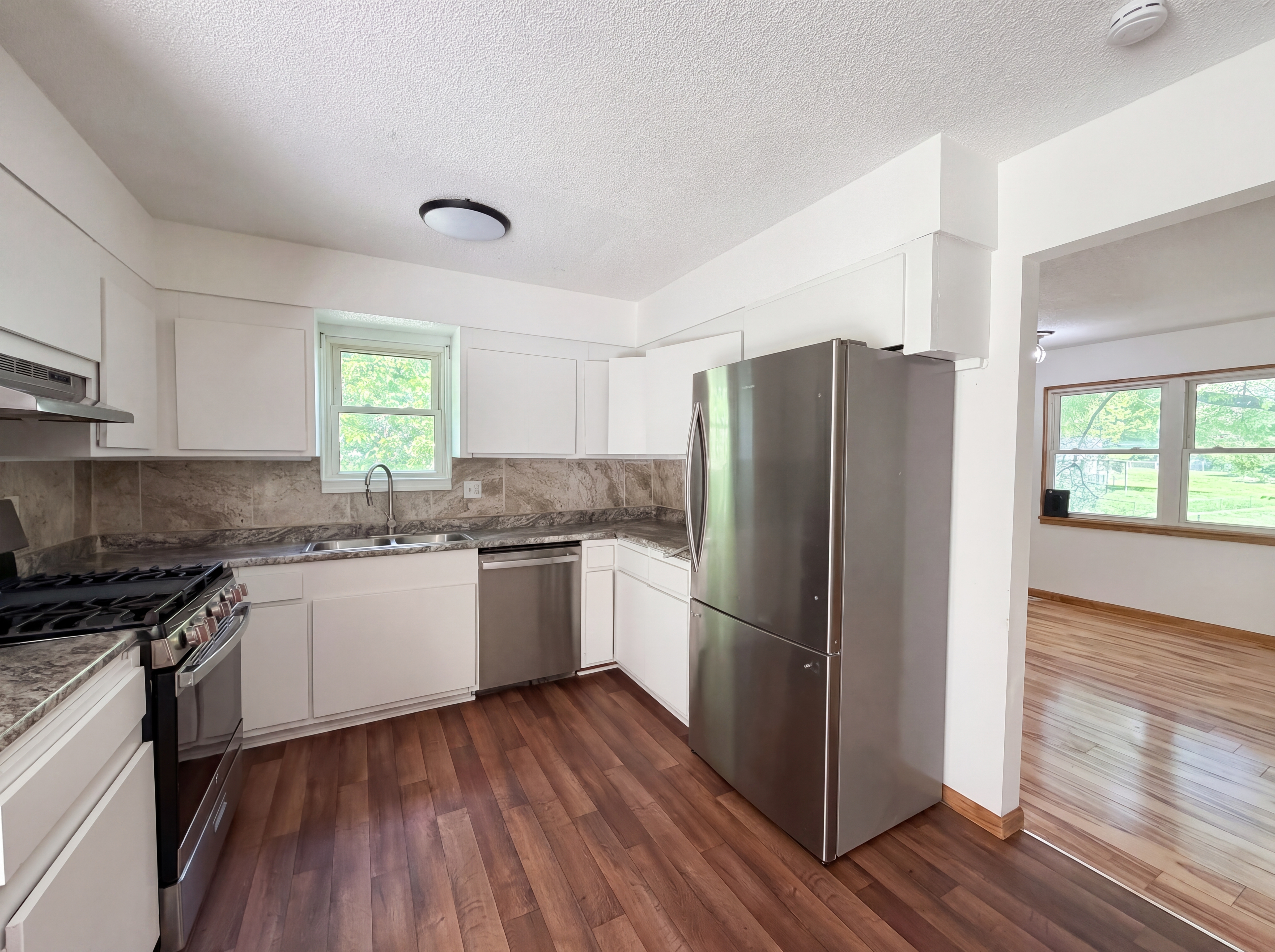 Photo 2 of 19 of 2808 NE 39th St, Kansas City, MO