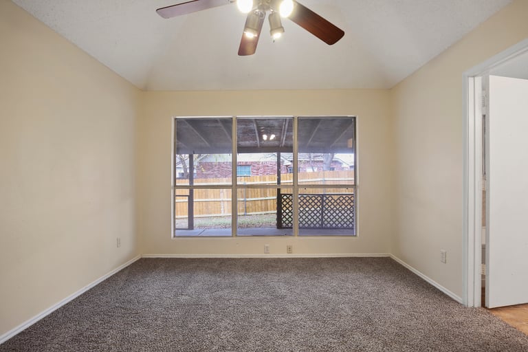 Photo 14 of 26 - 4641 Feathercrest Dr, Fort Worth, TX 76137