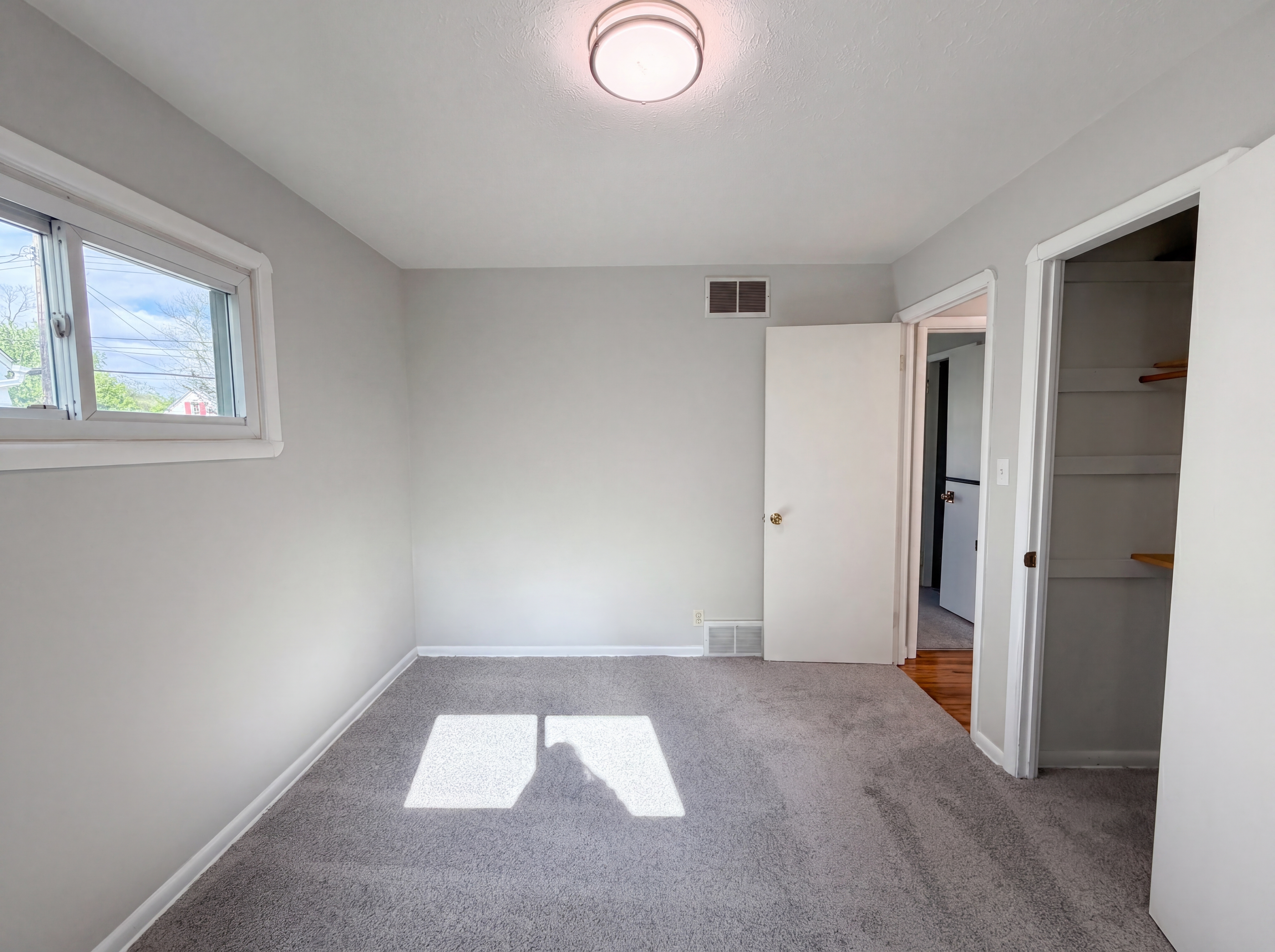 Photo 10 of 21 of 6252 Anita Dr, Cleveland, OH