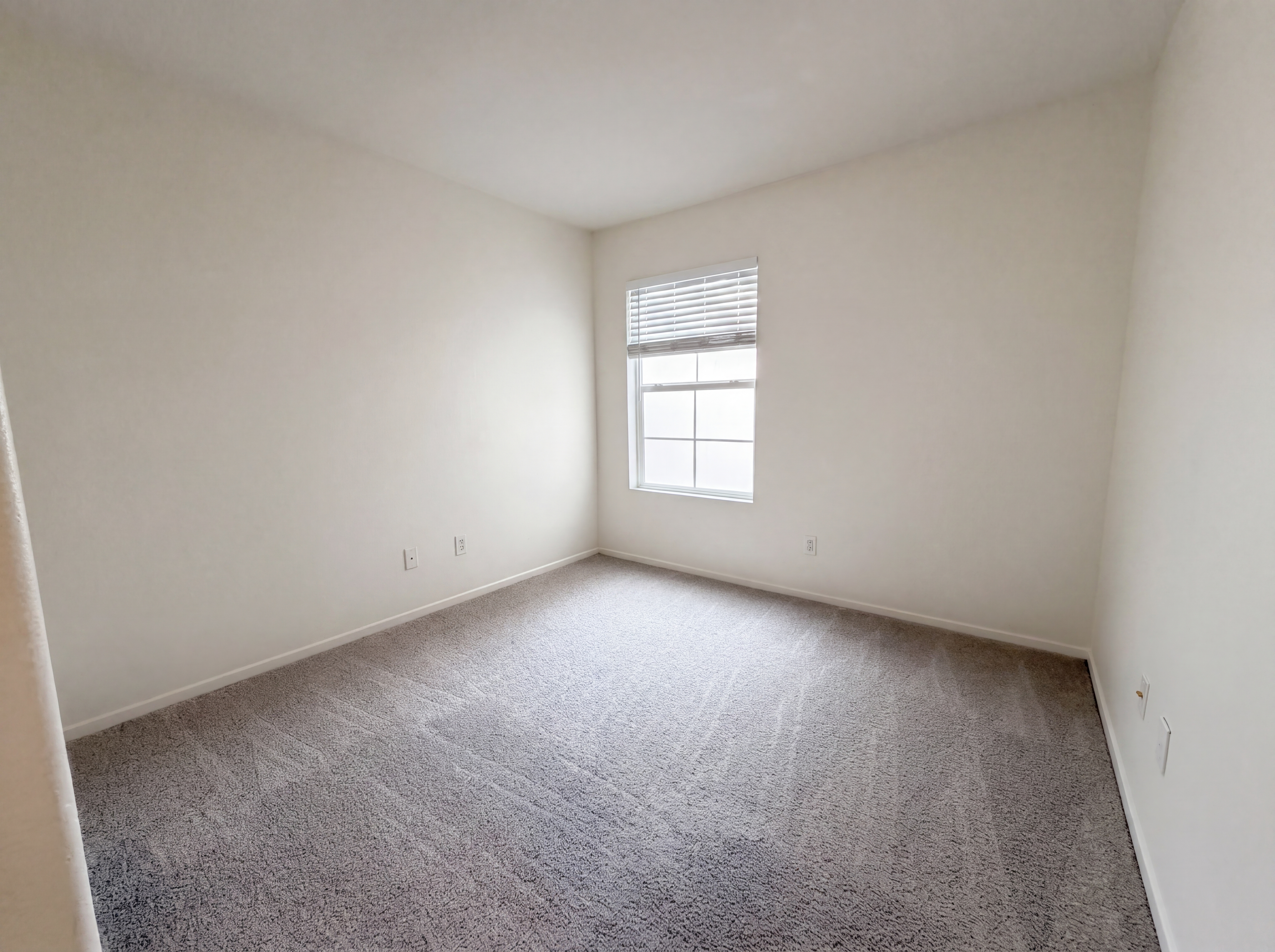 Photo 4 of 20 of 1438 Trouville Ln, Chula Vista, CA