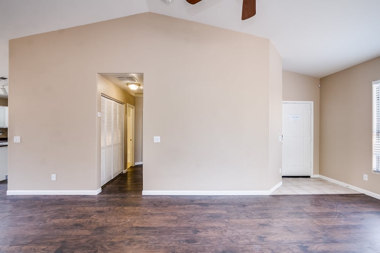Photo 4 of 33 - 16156 W Latham St, Goodyear, AZ 85338