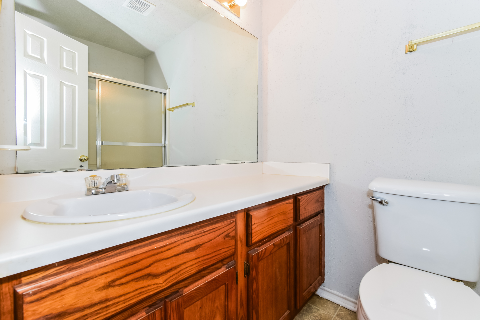 Photo 16 of 20 of 2127 N Village Dr, Bonham, TX