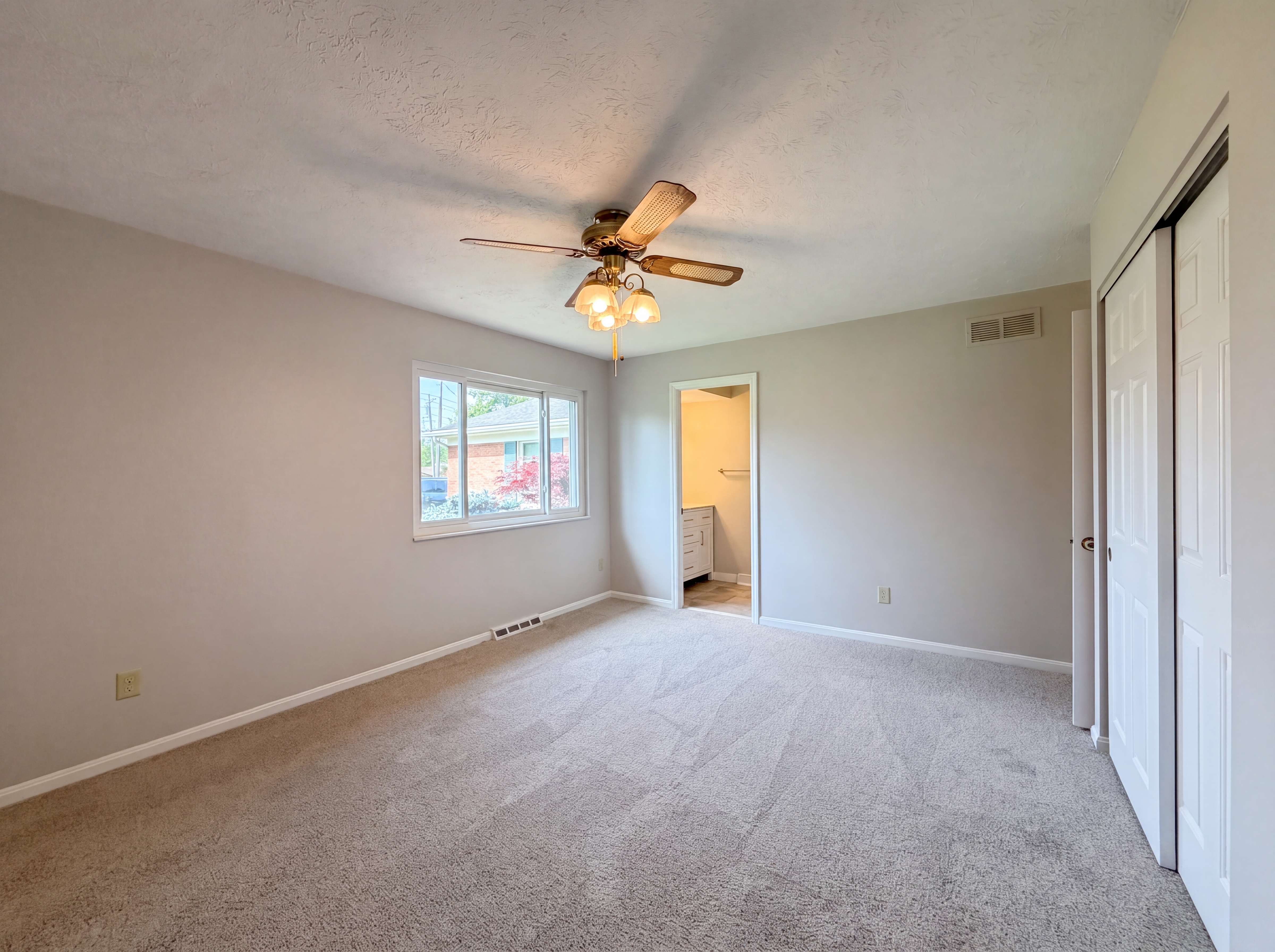 Photo 15 of 22 of 2086 Resor Rd, Fairfield, OH