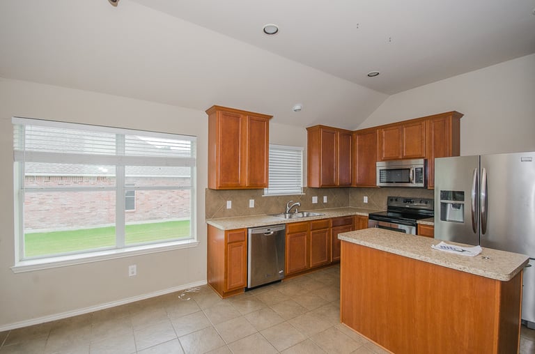 Photo 2 of 26 - 544 Kenilworth Ave, Little Elm, TX 75068