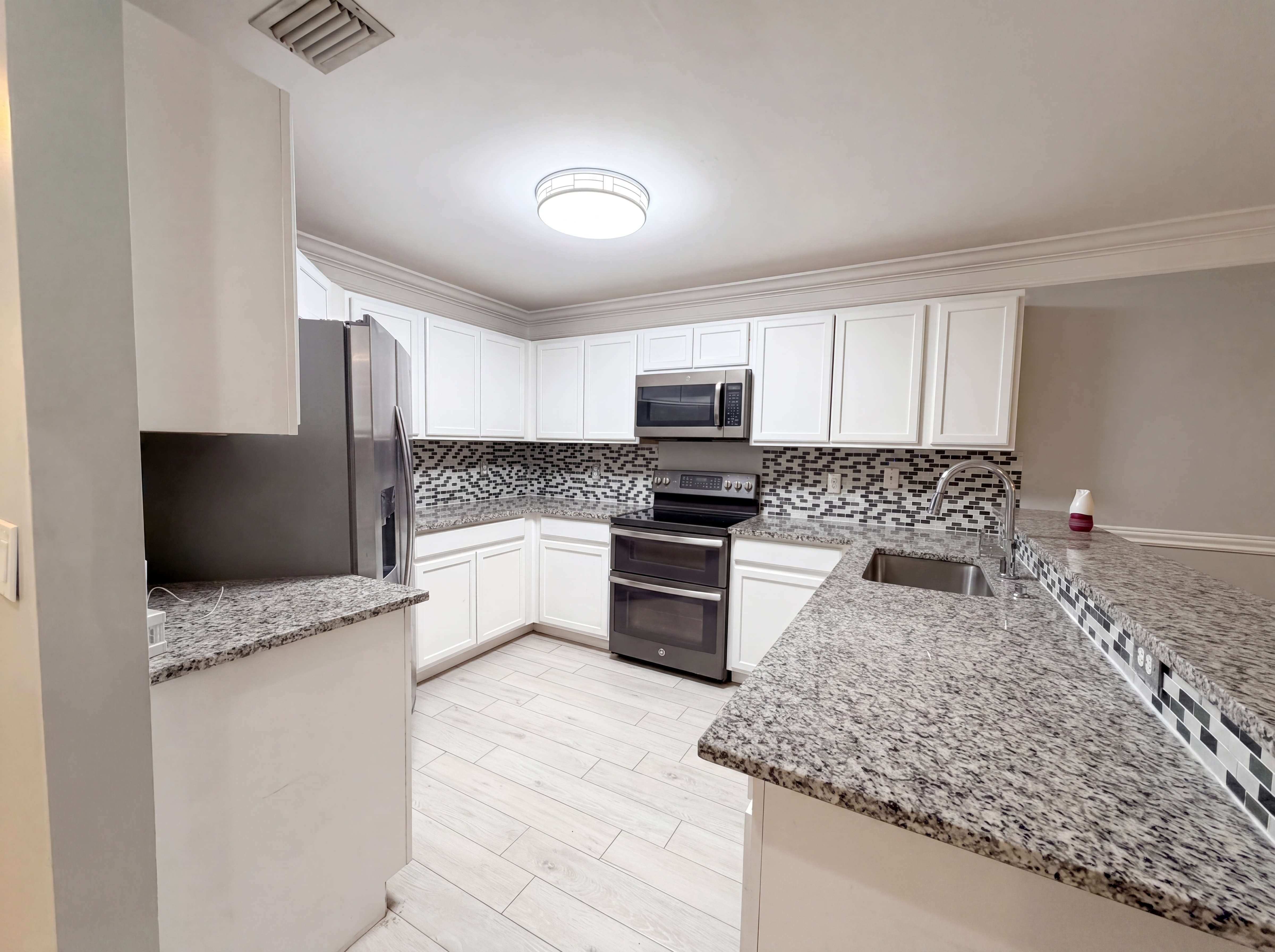 Photo 2 of 22 of 917 Imperial Lake Rd, West Palm Beach, FL