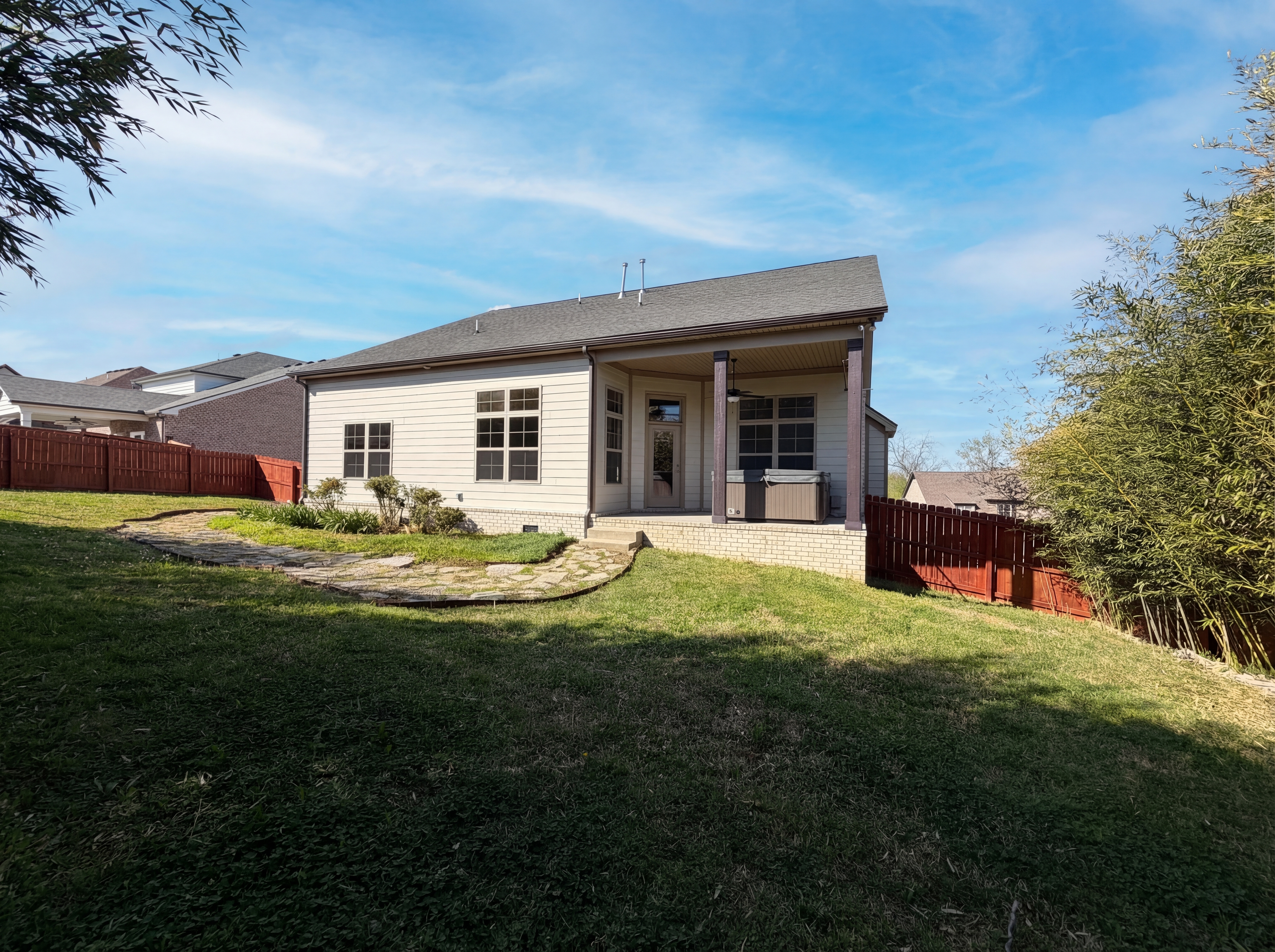 Photo 7 of 30 of 5321 Abbottswood Dr, Smyrna, TN