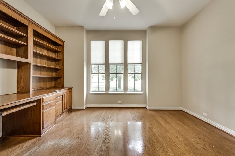 Photo 4 of 46 - 6405 Tempest Cir, Plano, TX 75024