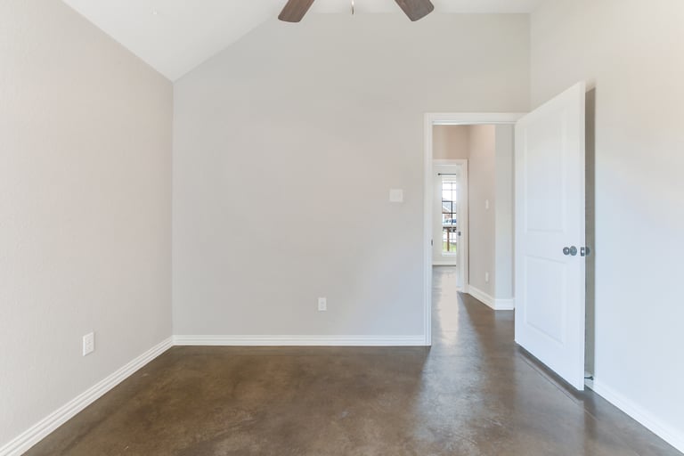 Photo 19 of 25 - 5655 Gebron Ct, Fort Worth, TX 76126