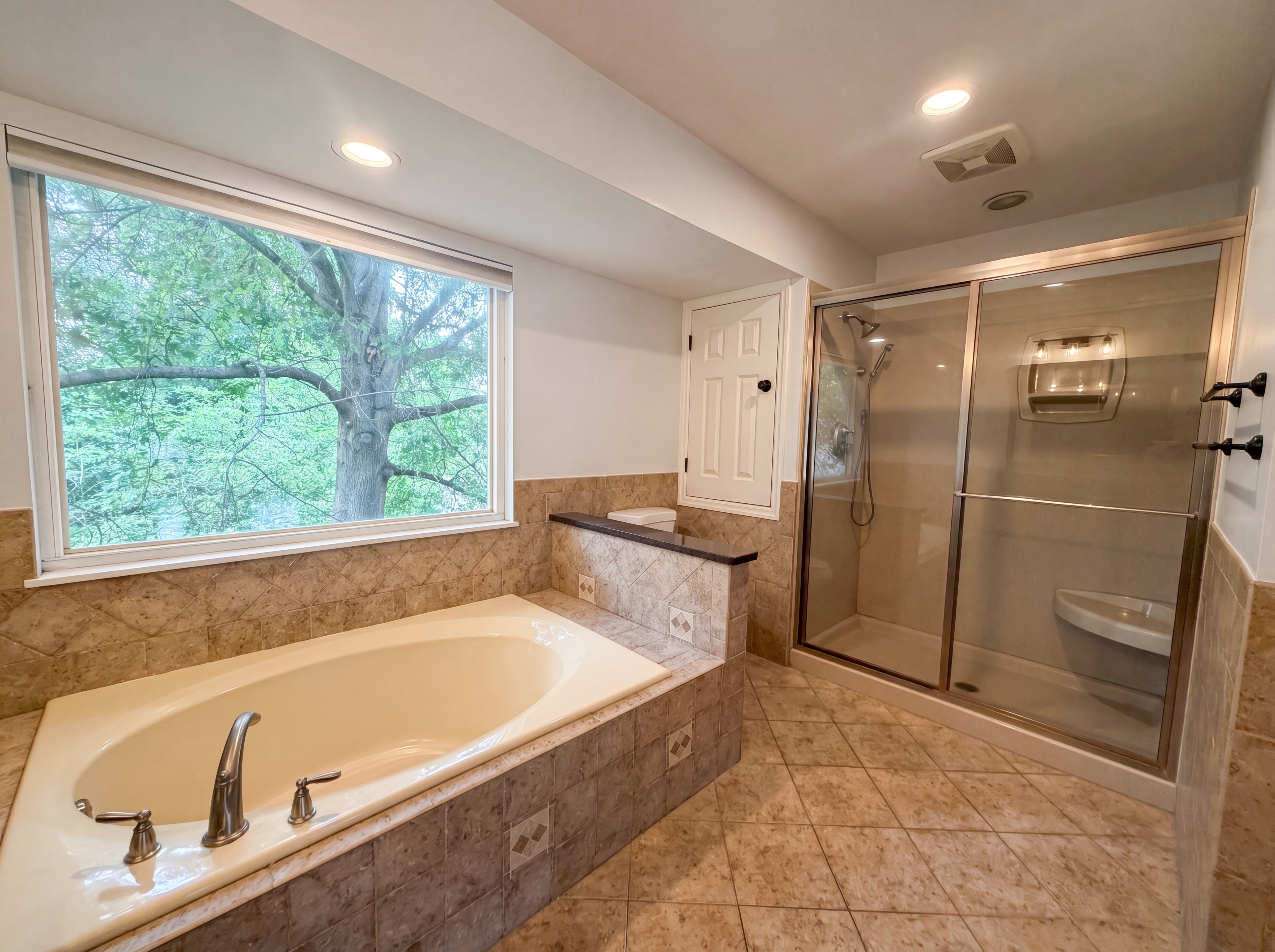 Photo 13 of 31 of 16201 Surfview Ct, Grover, MO