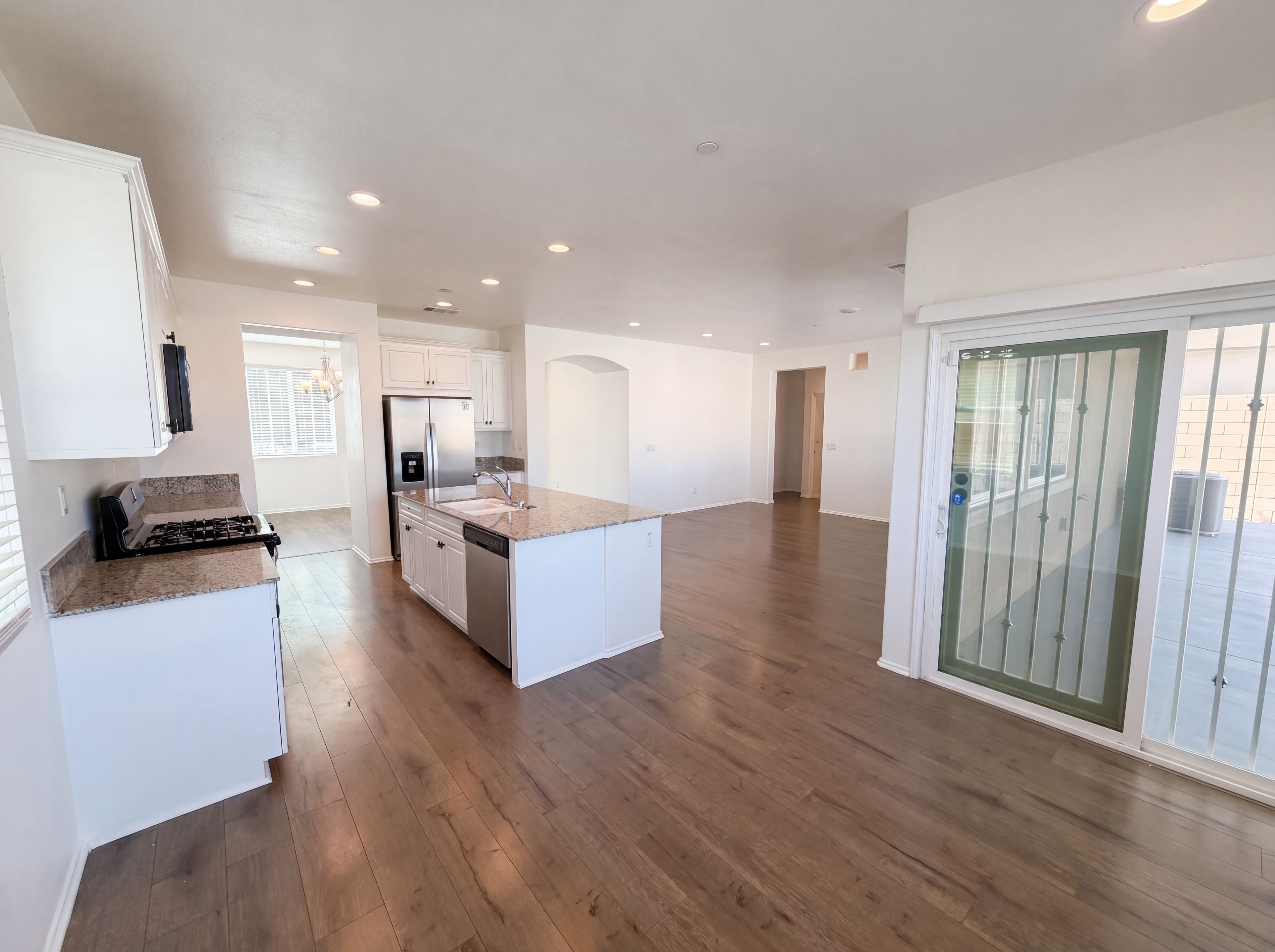 Photo 3 of 34 of 15110 Paseo Verde Pl, Victorville, CA