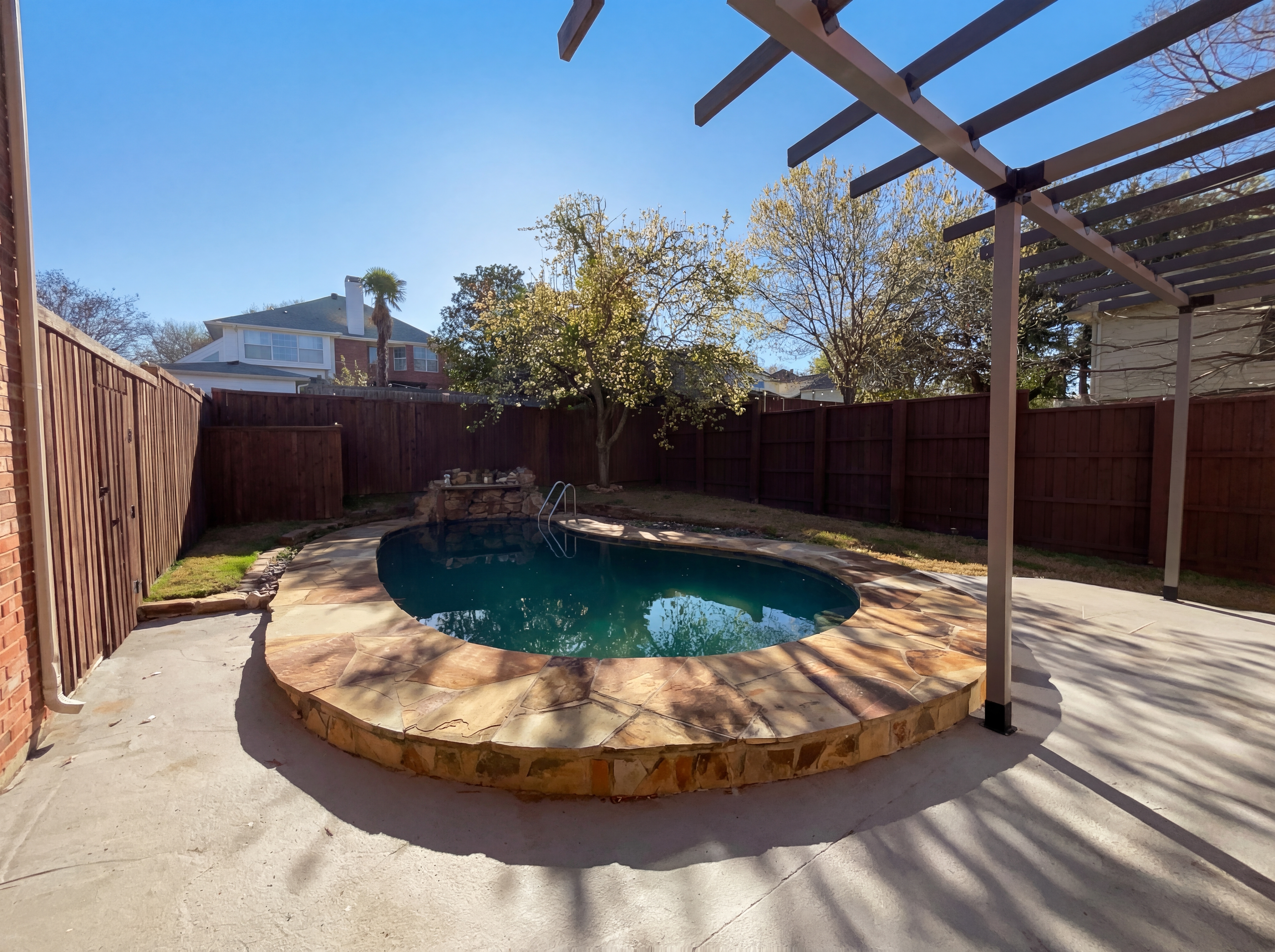 Photo 19 of 24 of 2406 Manchester Dr, Carrollton, TX