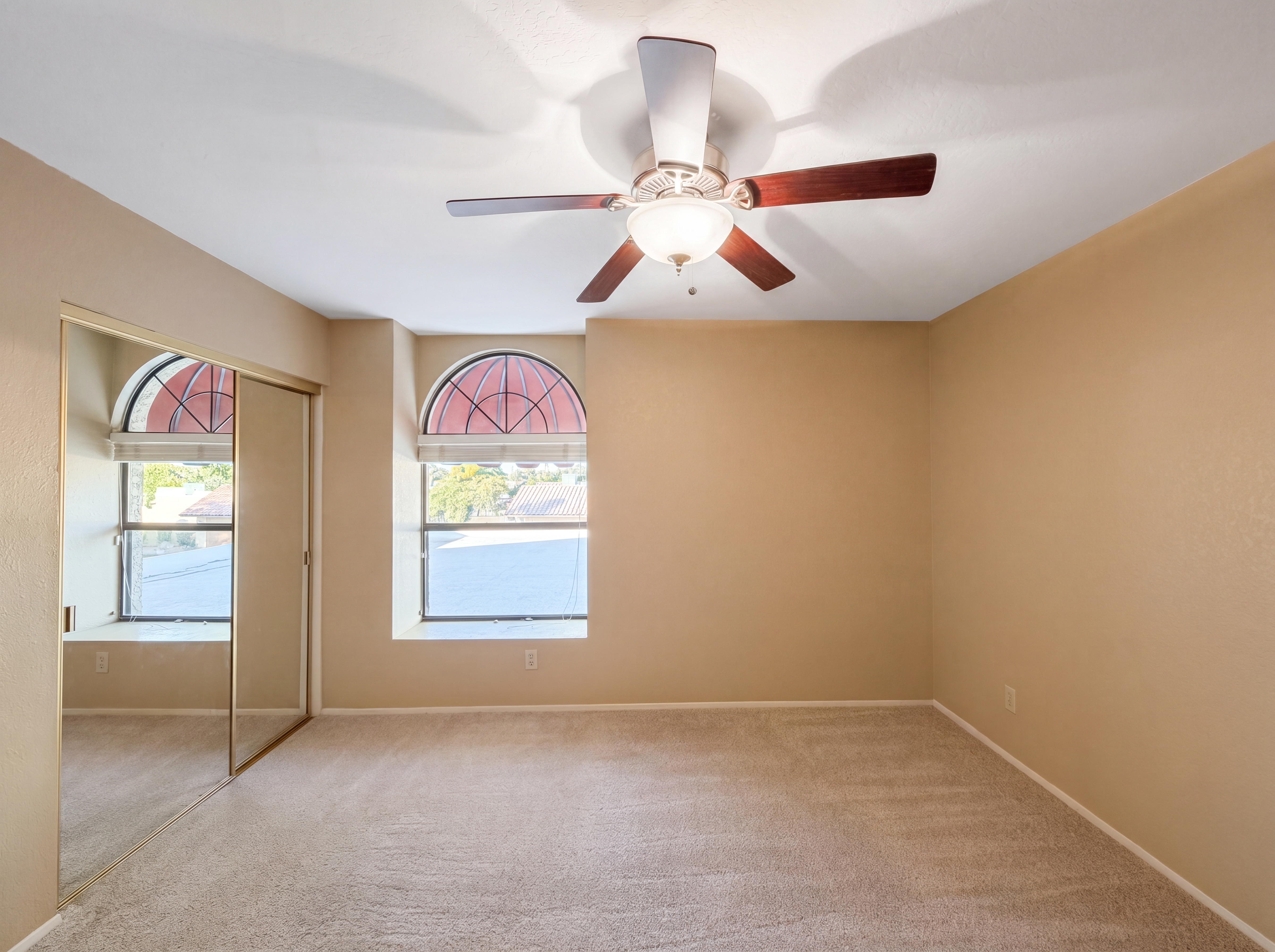 Photo 4 of 28 of 12346 S Shoshoni Dr, Phoenix, AZ