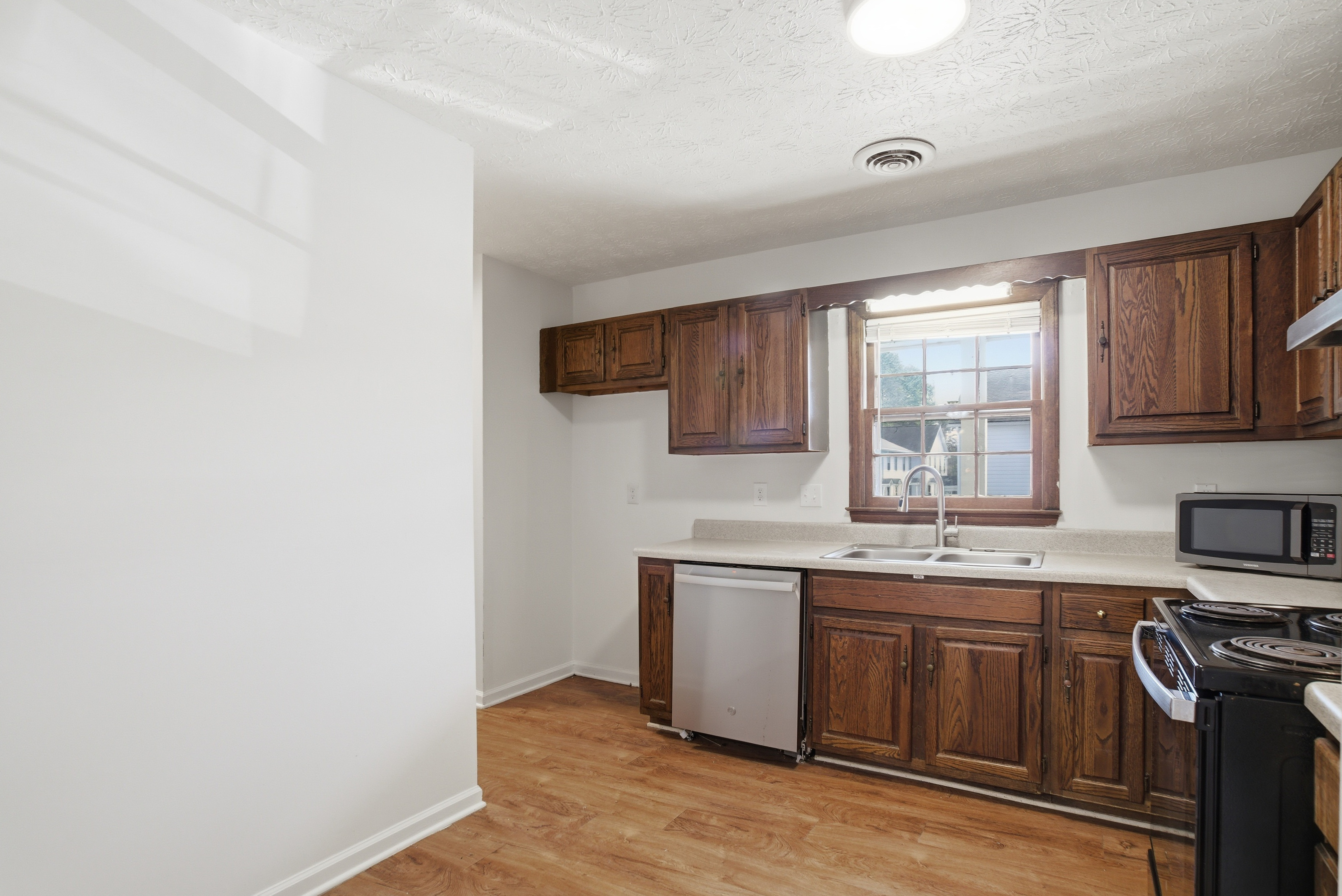 Photo 11 of 29 of 1905 S Milledge Ave, Athens, GA